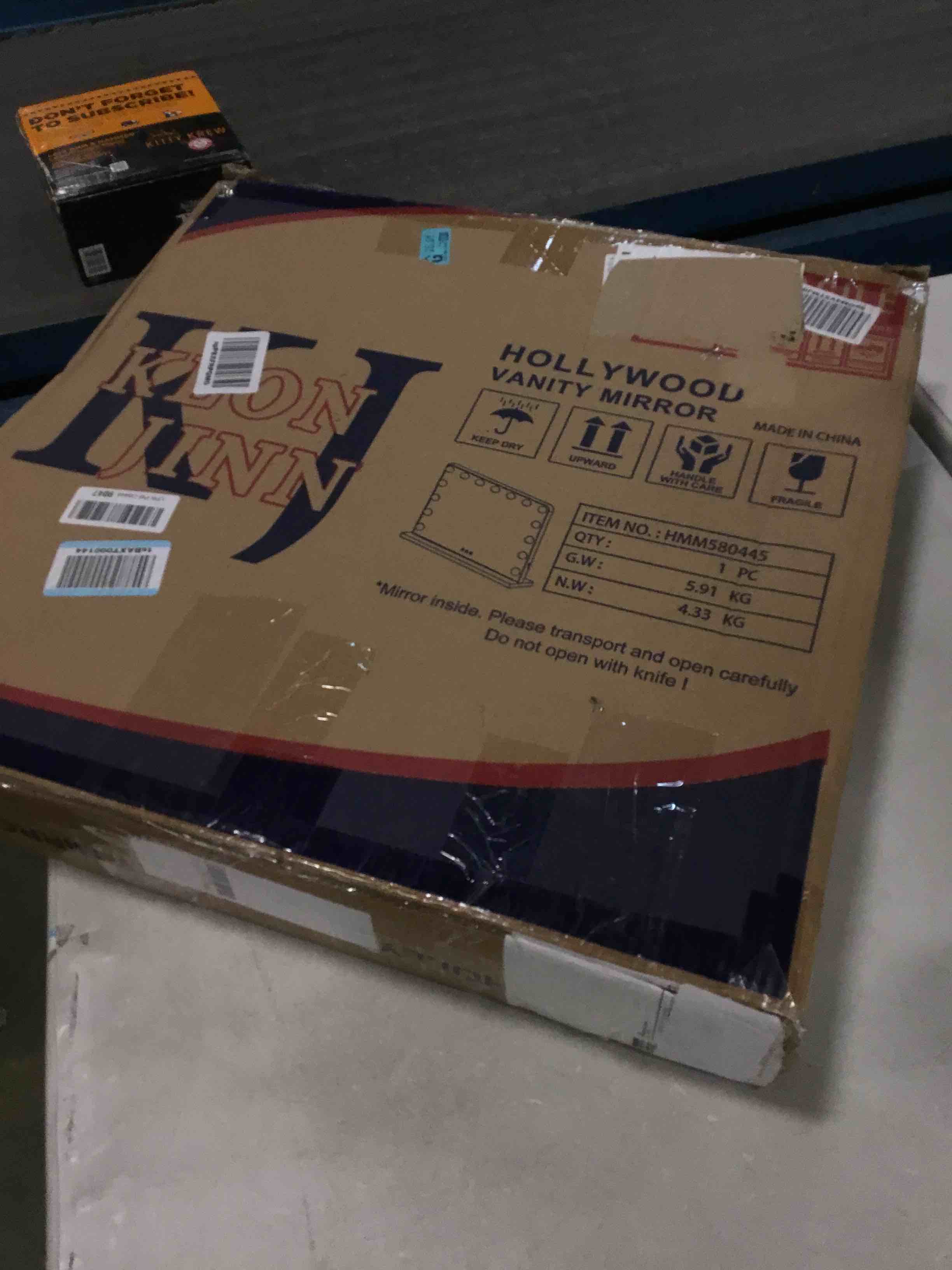 https://s3.amazonaws.com/lotting-images-prod/bidfta/PPE00198279_1726623942395.jpeg
