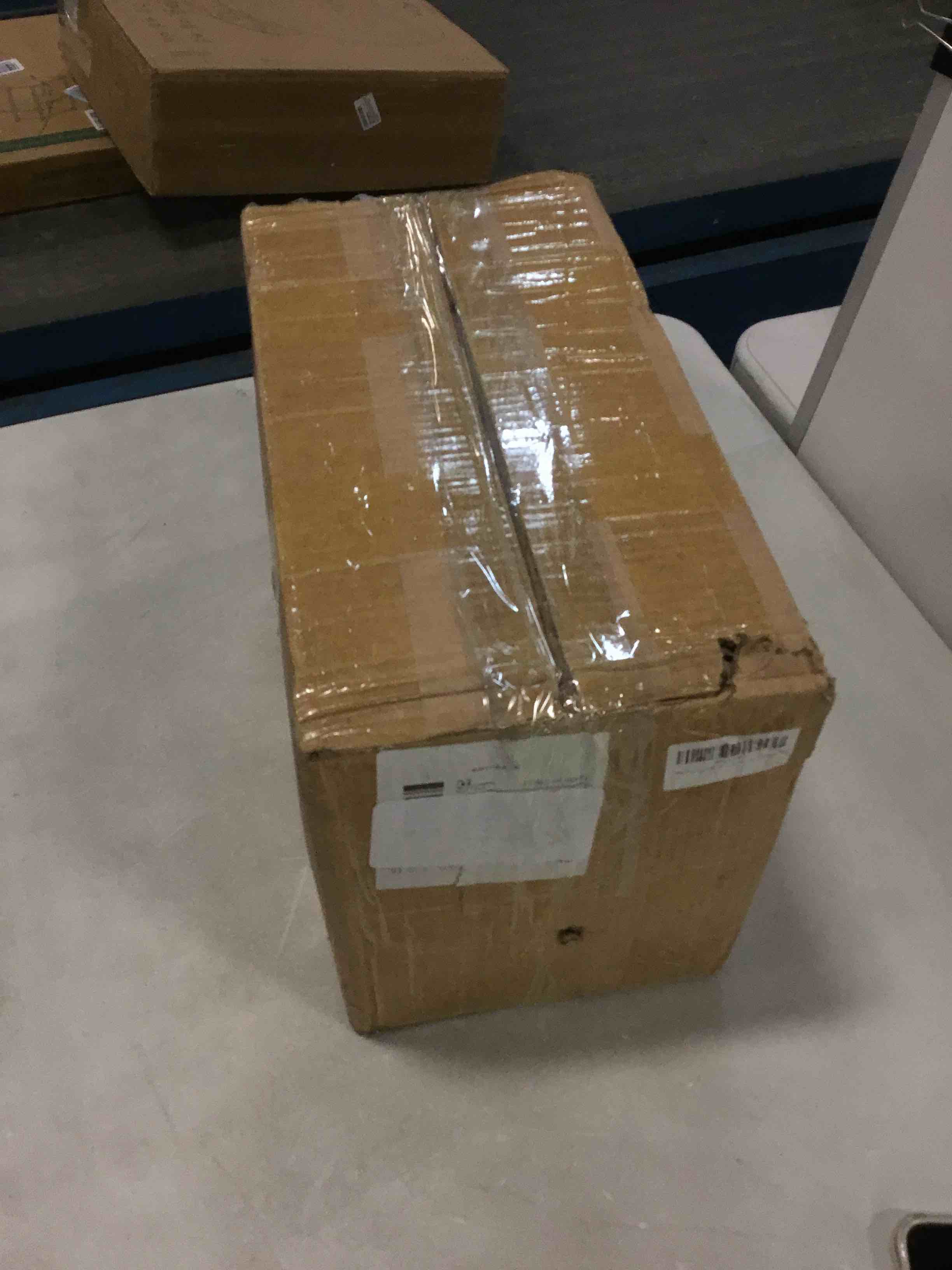 https://s3.amazonaws.com/lotting-images-prod/bidfta/PPE00198372_1726282702544.jpeg