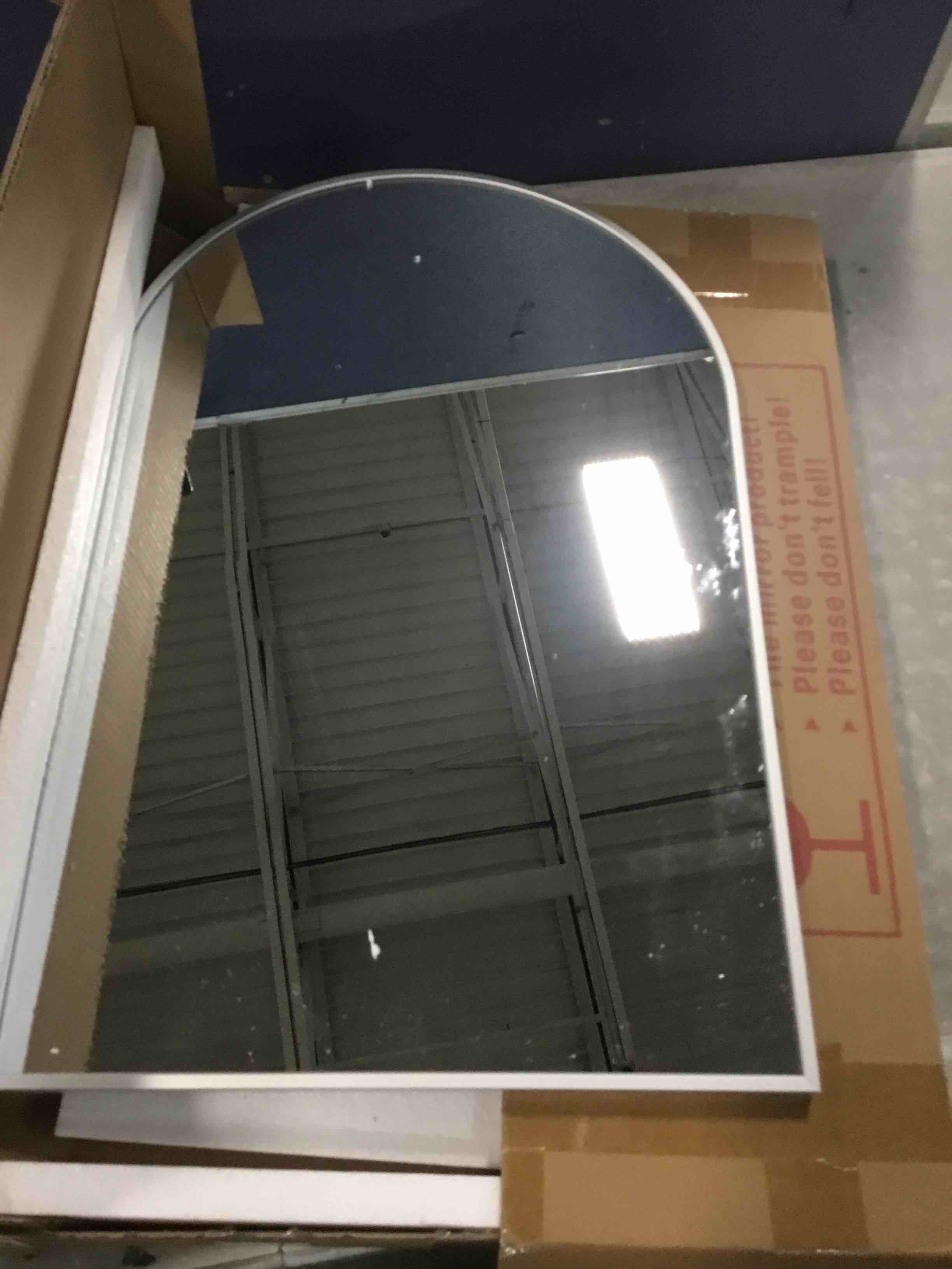 https://s3.amazonaws.com/lotting-images-prod/bidfta/PPE00199537_1725399755652.jpeg