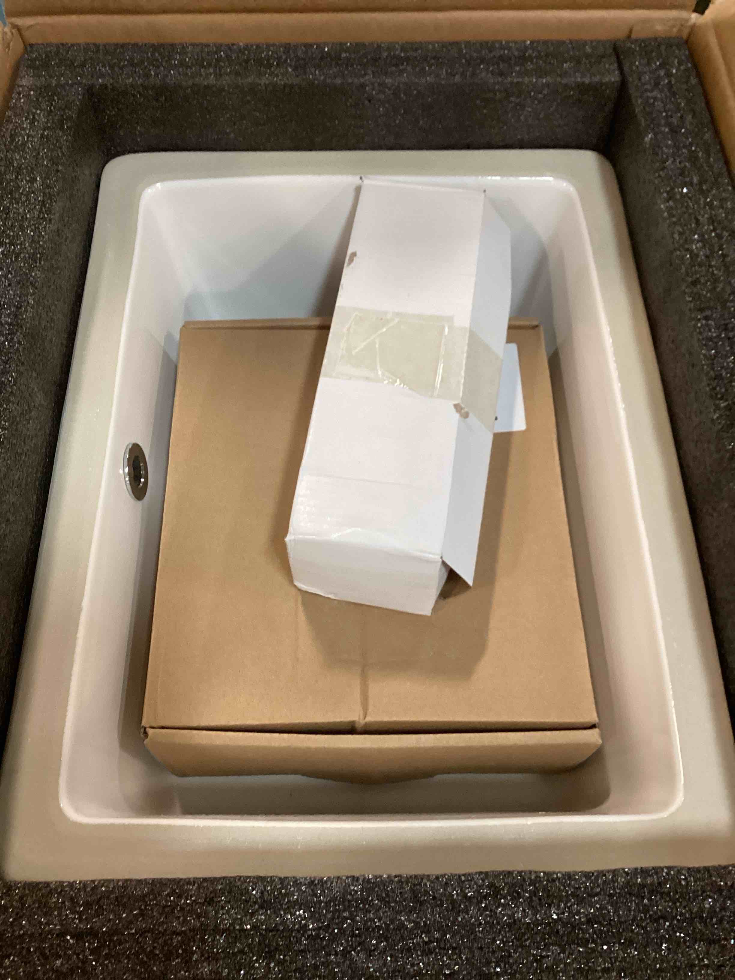 https://s3.amazonaws.com/lotting-images-prod/bidfta/PPE0020220_1728053688292.jpeg