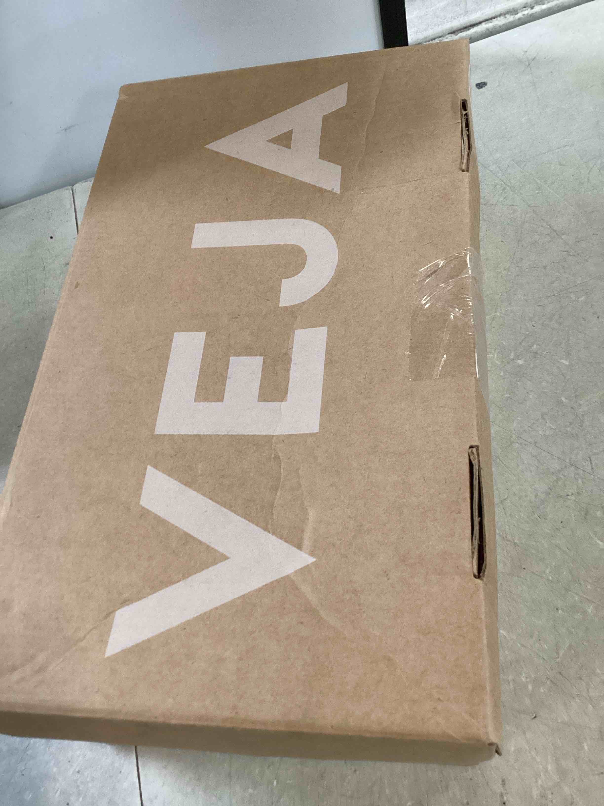 https://s3.amazonaws.com/lotting-images-prod/bidfta/PPE0020700_1727882472894.jpeg