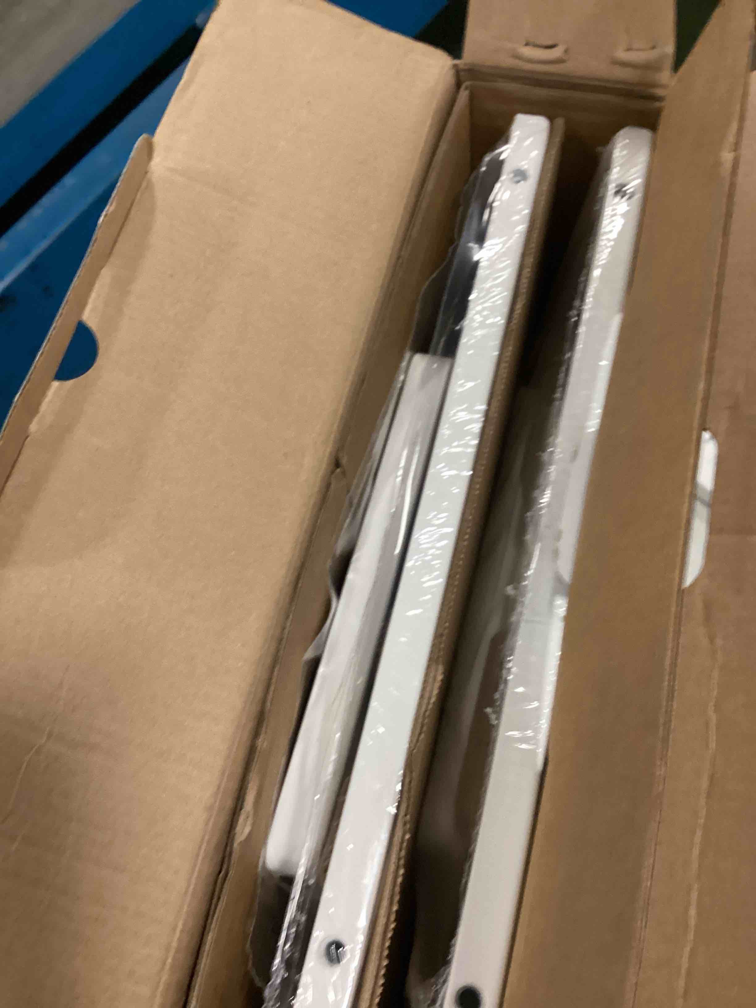 https://s3.amazonaws.com/lotting-images-prod/bidfta/PPE00212617_1732031820837.jpeg