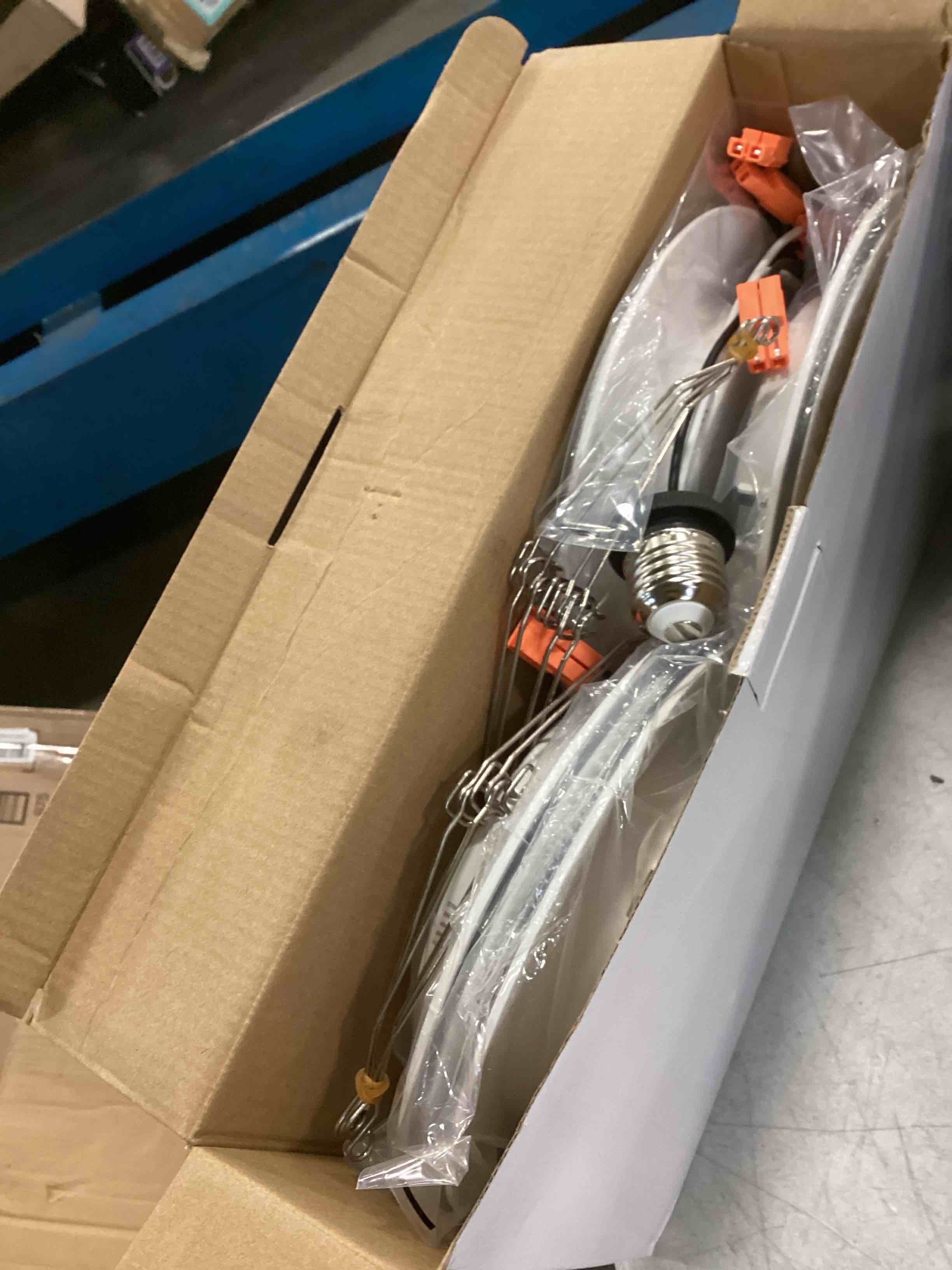 https://s3.amazonaws.com/lotting-images-prod/bidfta/PPE00212810_1731678968927.jpeg