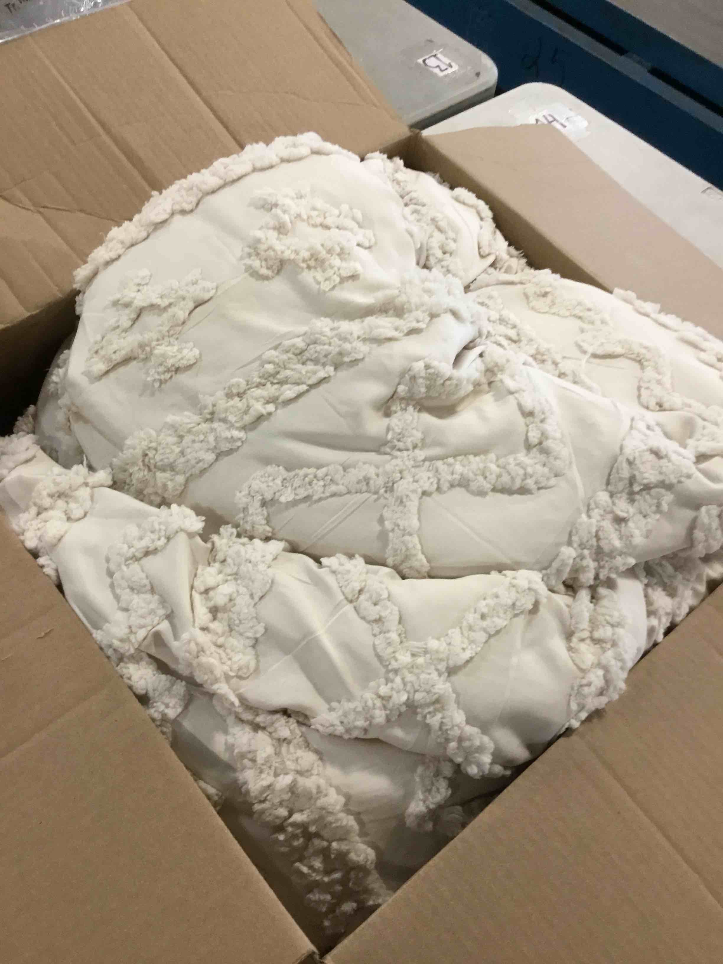https://s3.amazonaws.com/lotting-images-prod/bidfta/PPE00213713_1729276766726.jpeg
