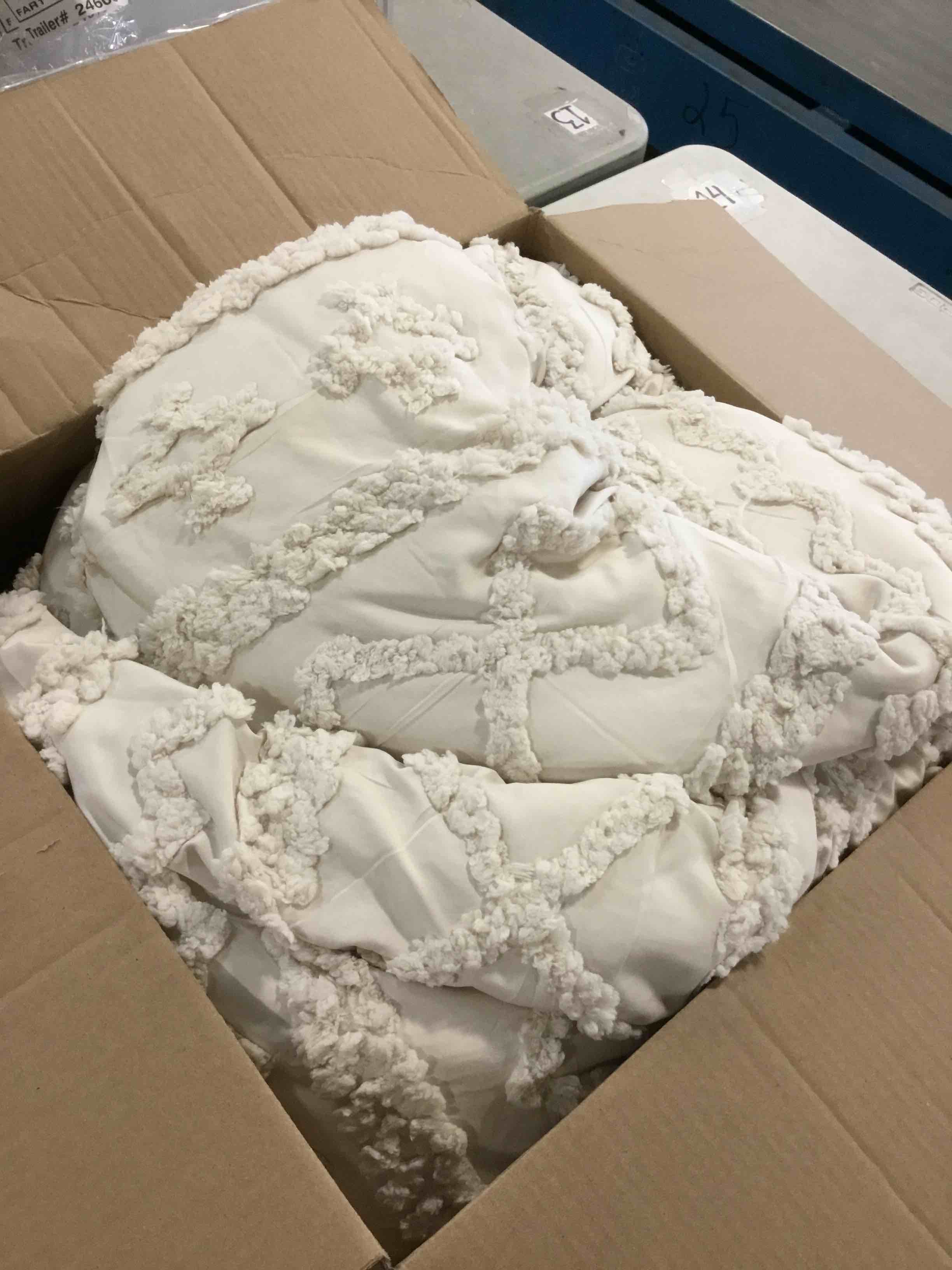 https://s3.amazonaws.com/lotting-images-prod/bidfta/PPE00213713_1729276767958.jpeg