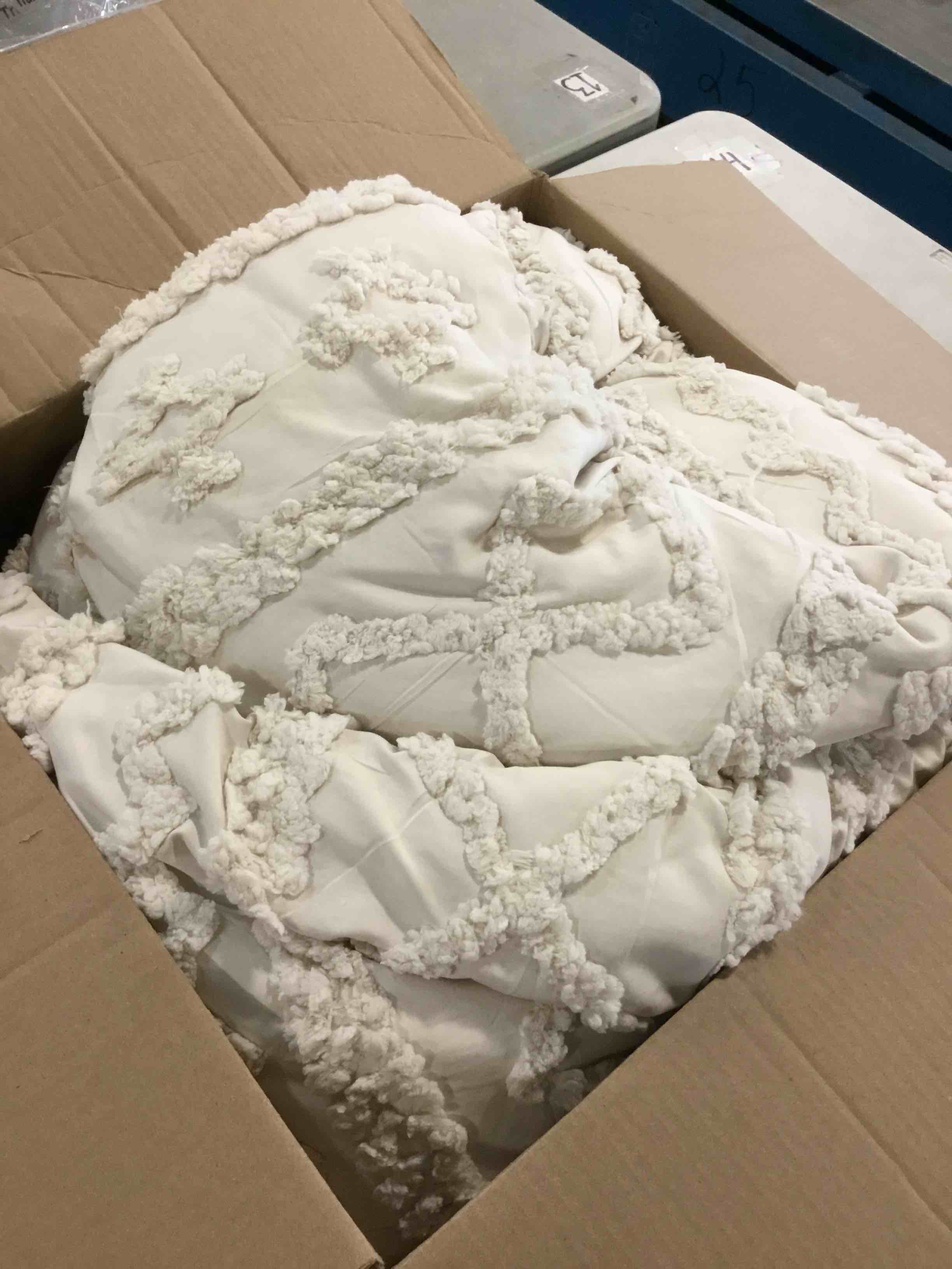 https://s3.amazonaws.com/lotting-images-prod/bidfta/PPE00213713_1729276769695.jpeg