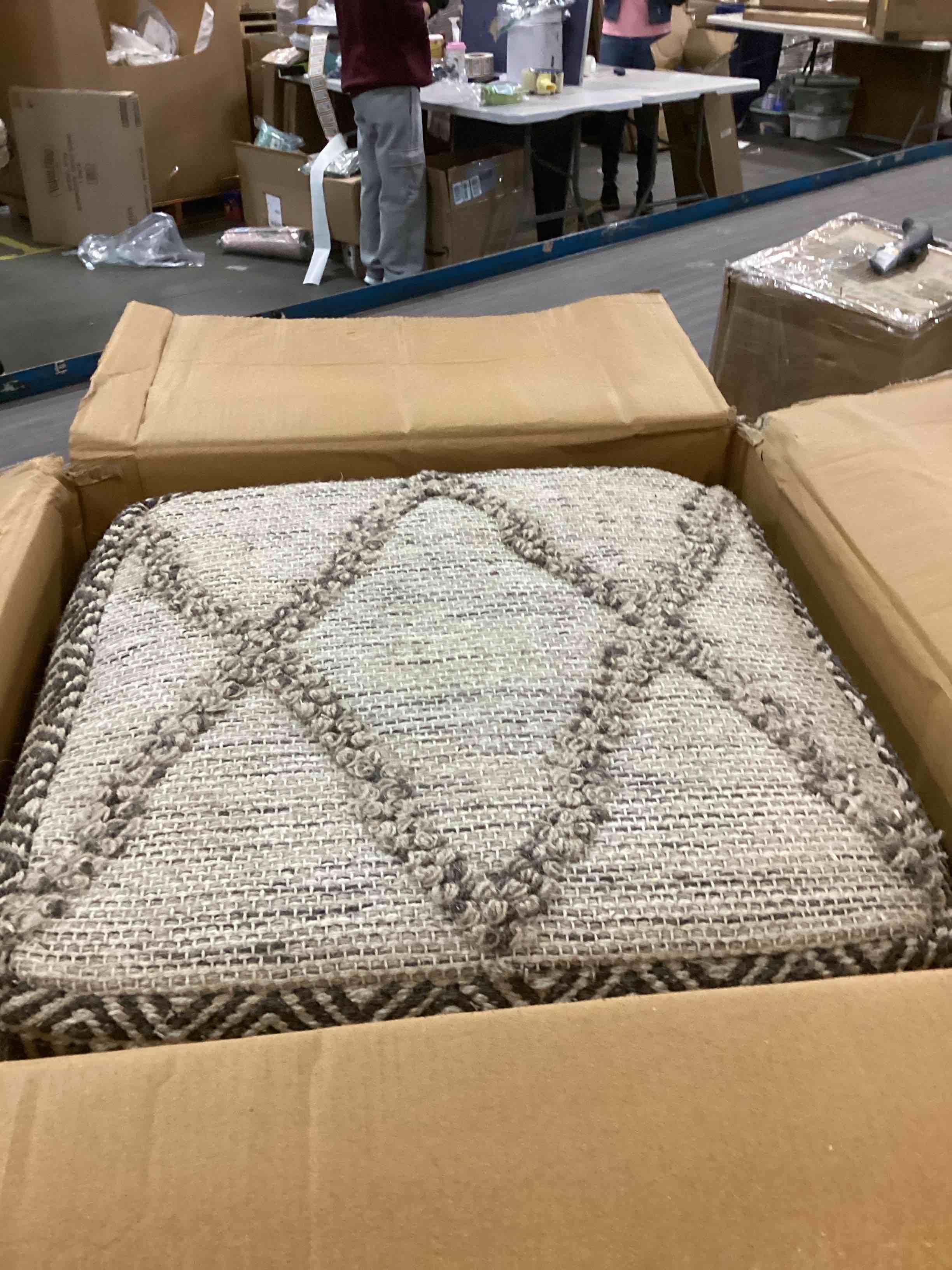 https://s3.amazonaws.com/lotting-images-prod/bidfta/PPE00214269_1729915556038.jpeg