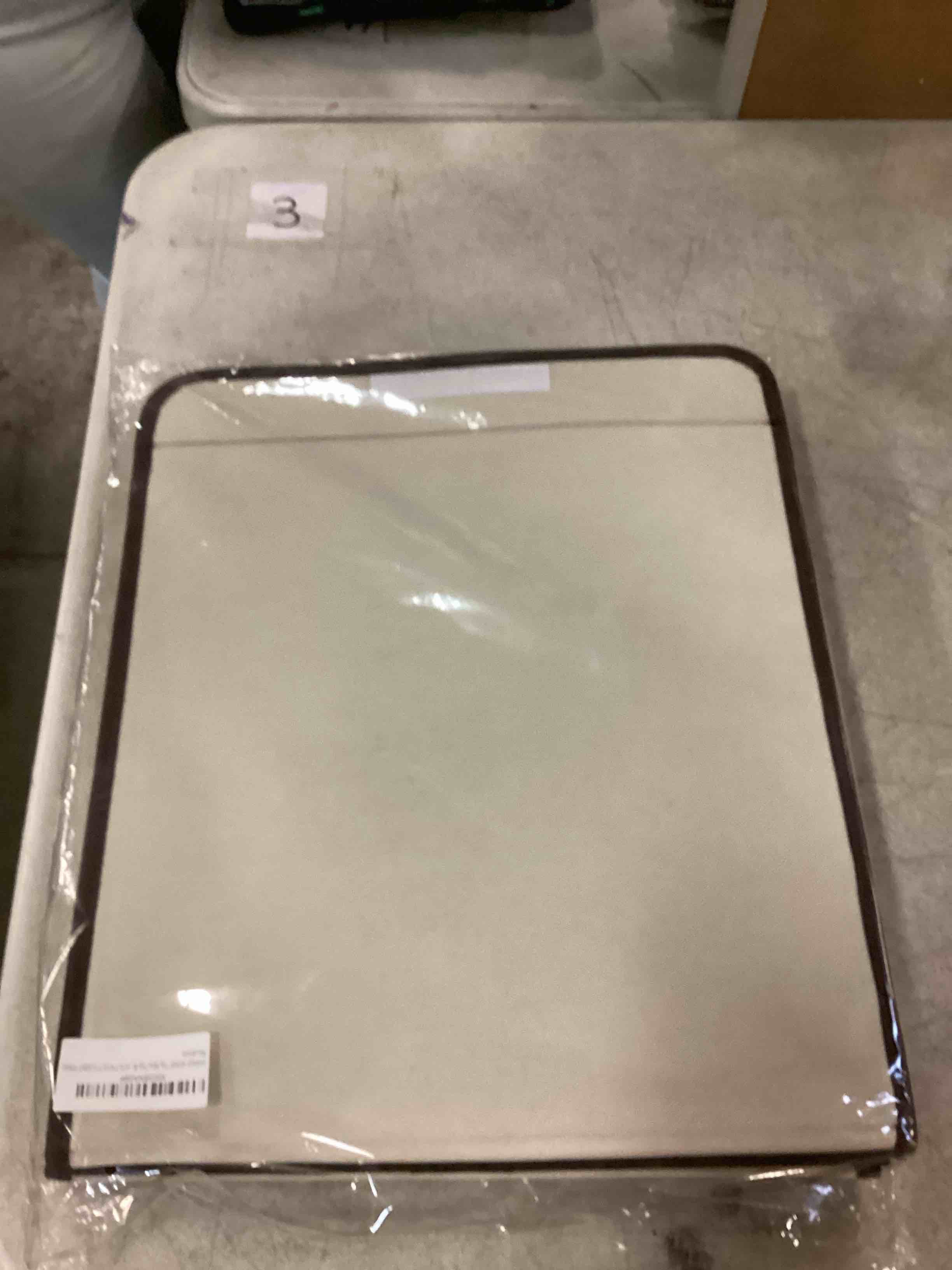 https://s3.amazonaws.com/lotting-images-prod/bidfta/PPE00214401_1729893287529.jpeg