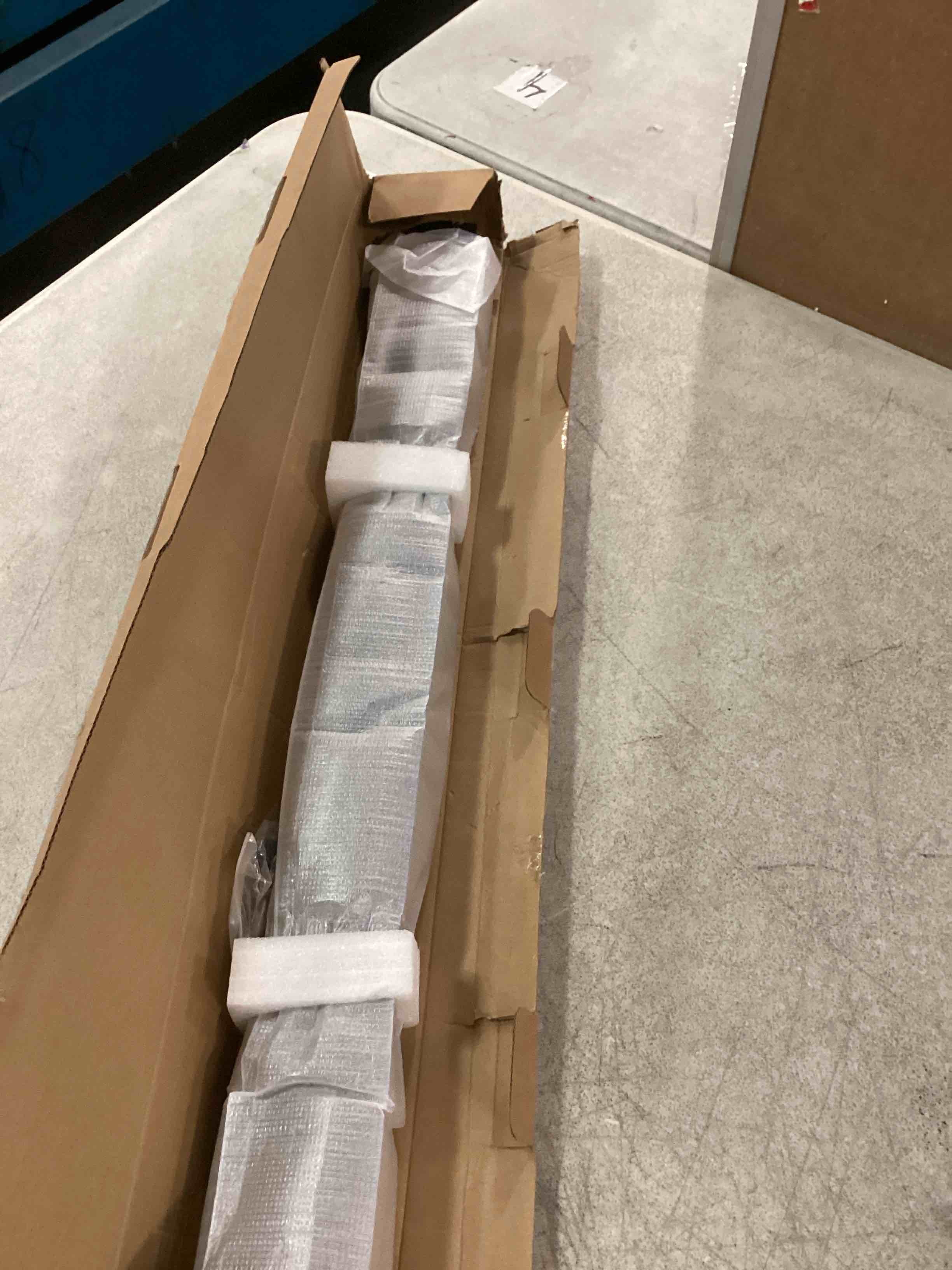 https://s3.amazonaws.com/lotting-images-prod/bidfta/PPE00214433_1729886803679.jpeg