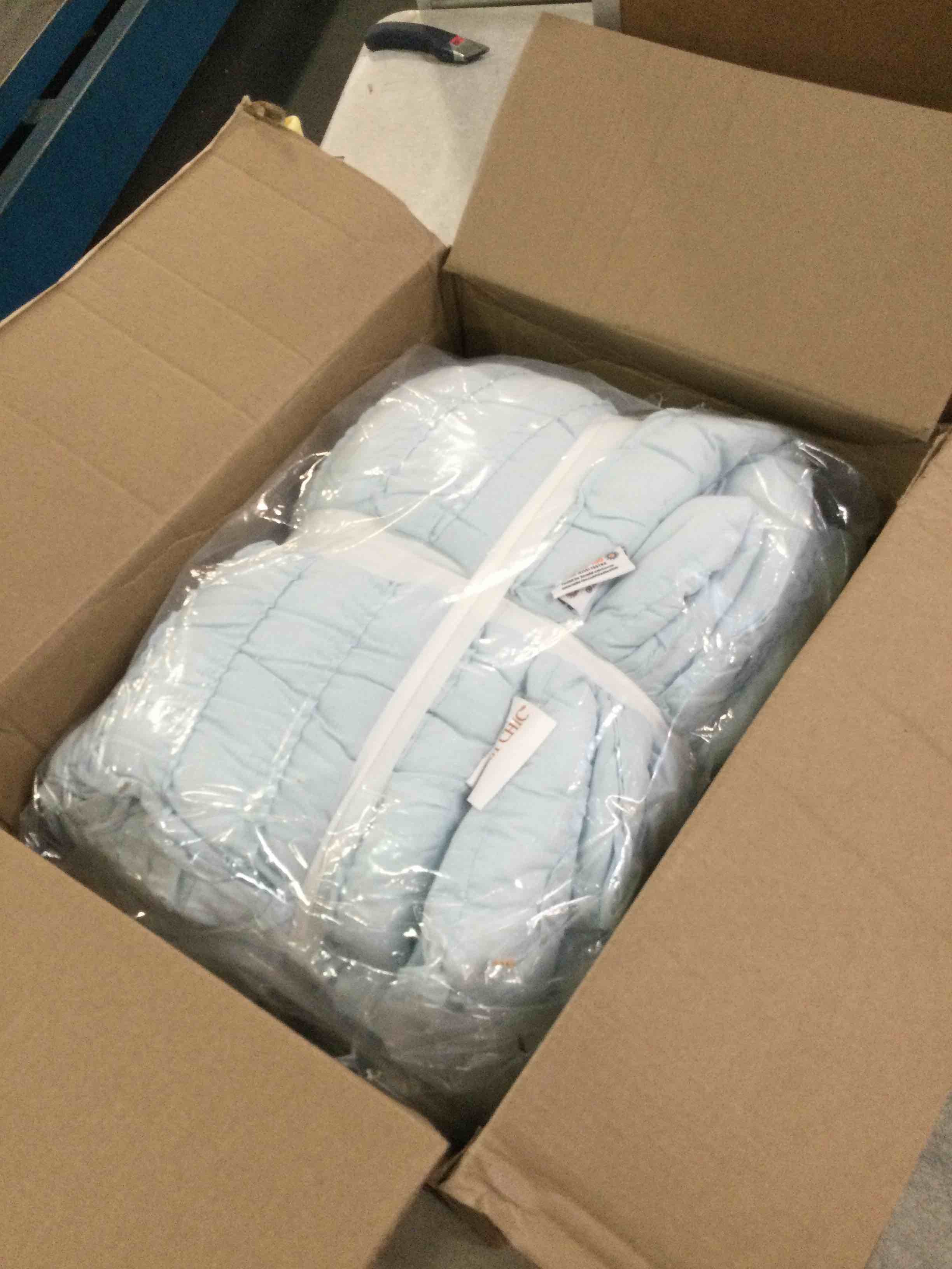 https://s3.amazonaws.com/lotting-images-prod/bidfta/PPE00214849_1729781013148.jpeg