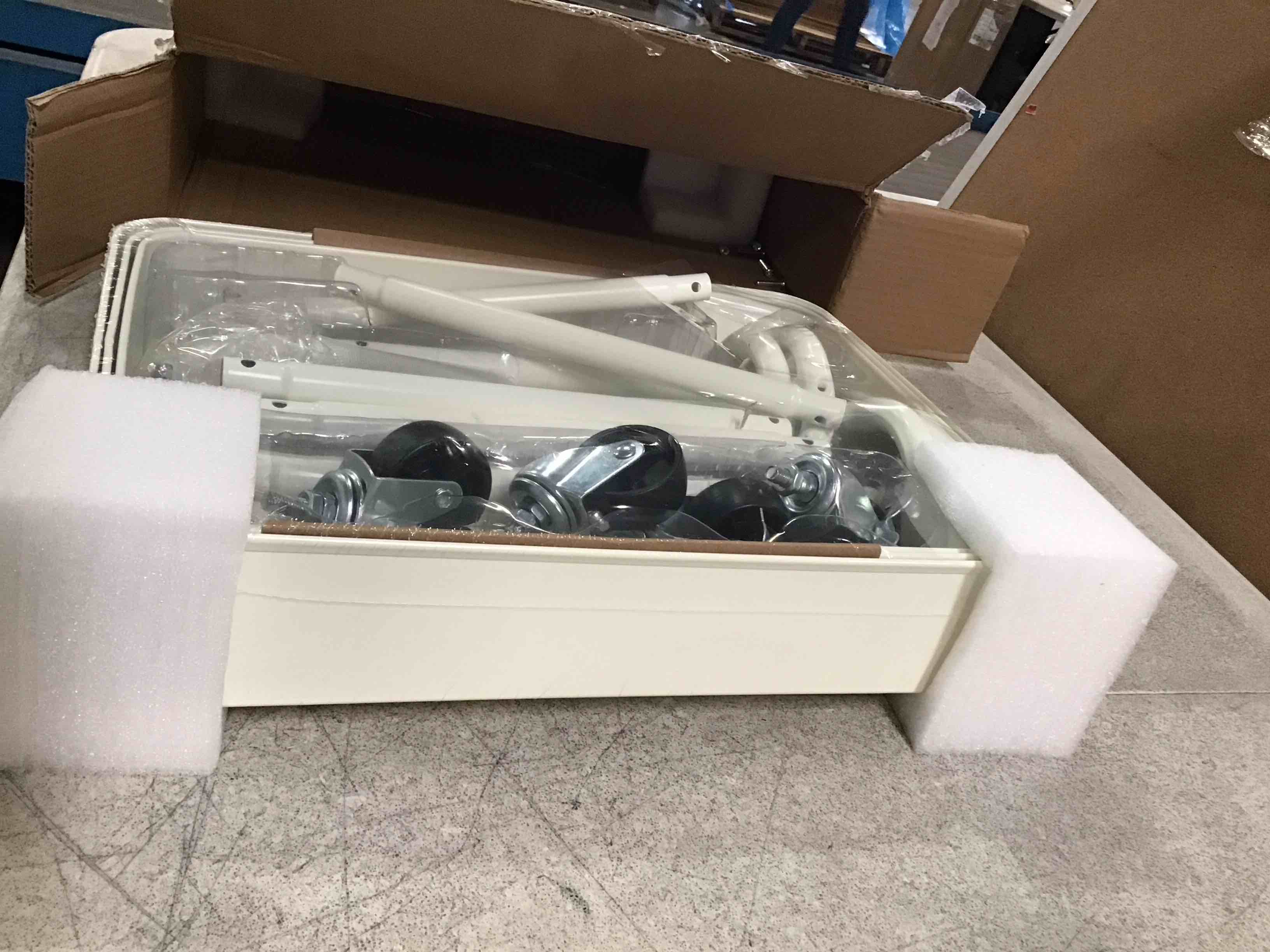 https://s3.amazonaws.com/lotting-images-prod/bidfta/PPE00214925_1729709430749.jpeg