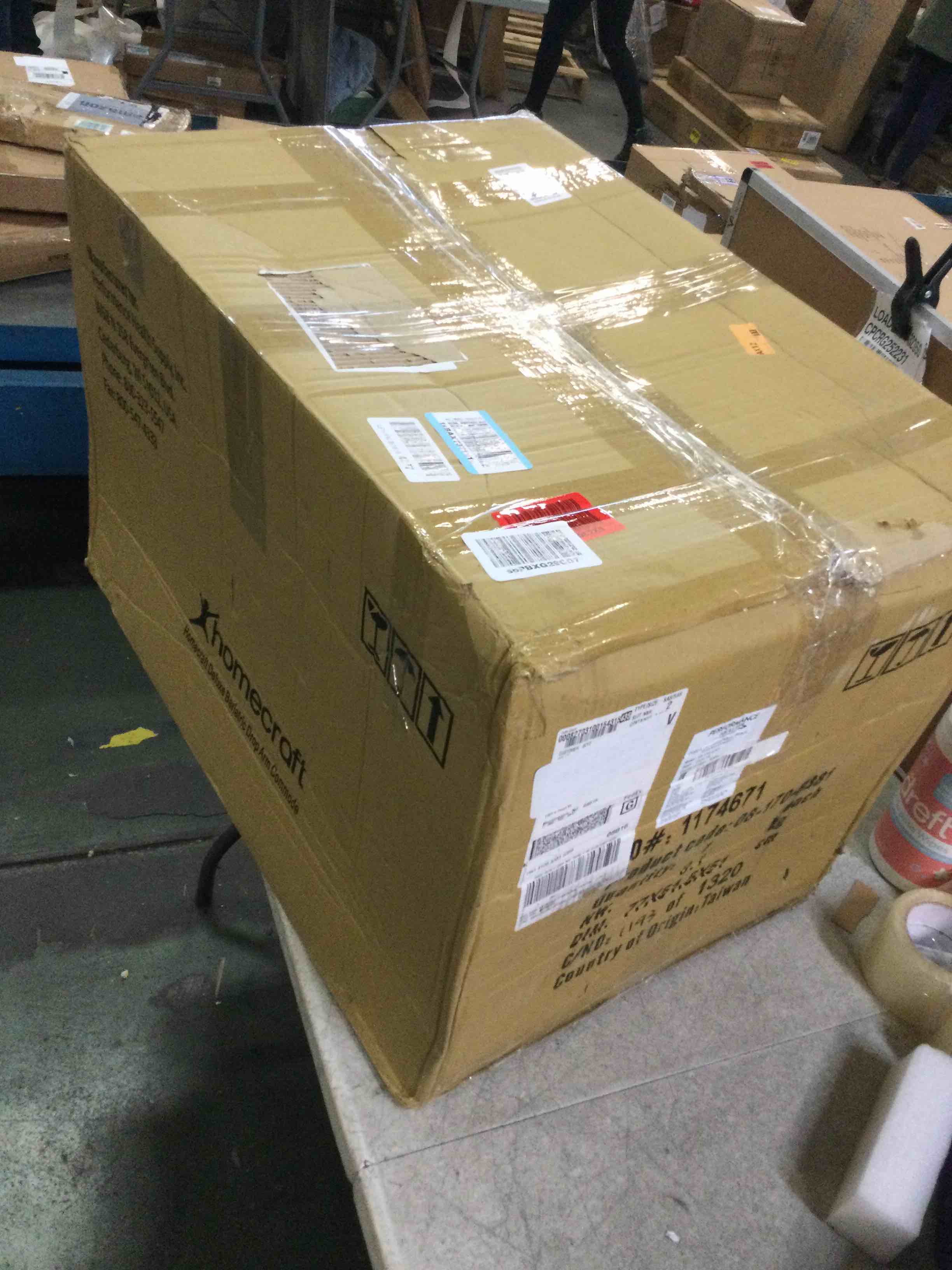 https://s3.amazonaws.com/lotting-images-prod/bidfta/PPE00215637_1729264231927.jpeg