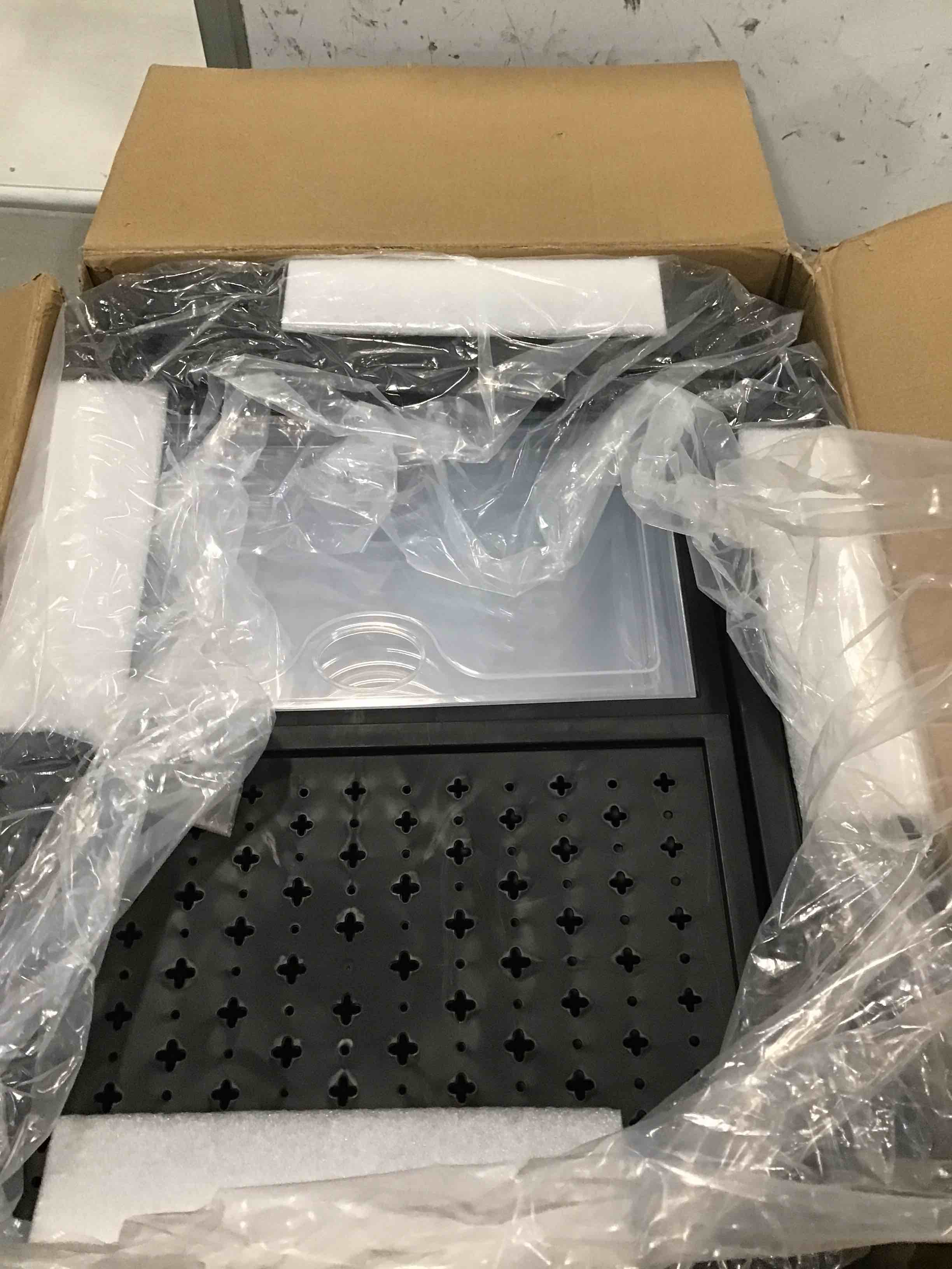 https://s3.amazonaws.com/lotting-images-prod/bidfta/PPE0022328_1726803758332.jpeg