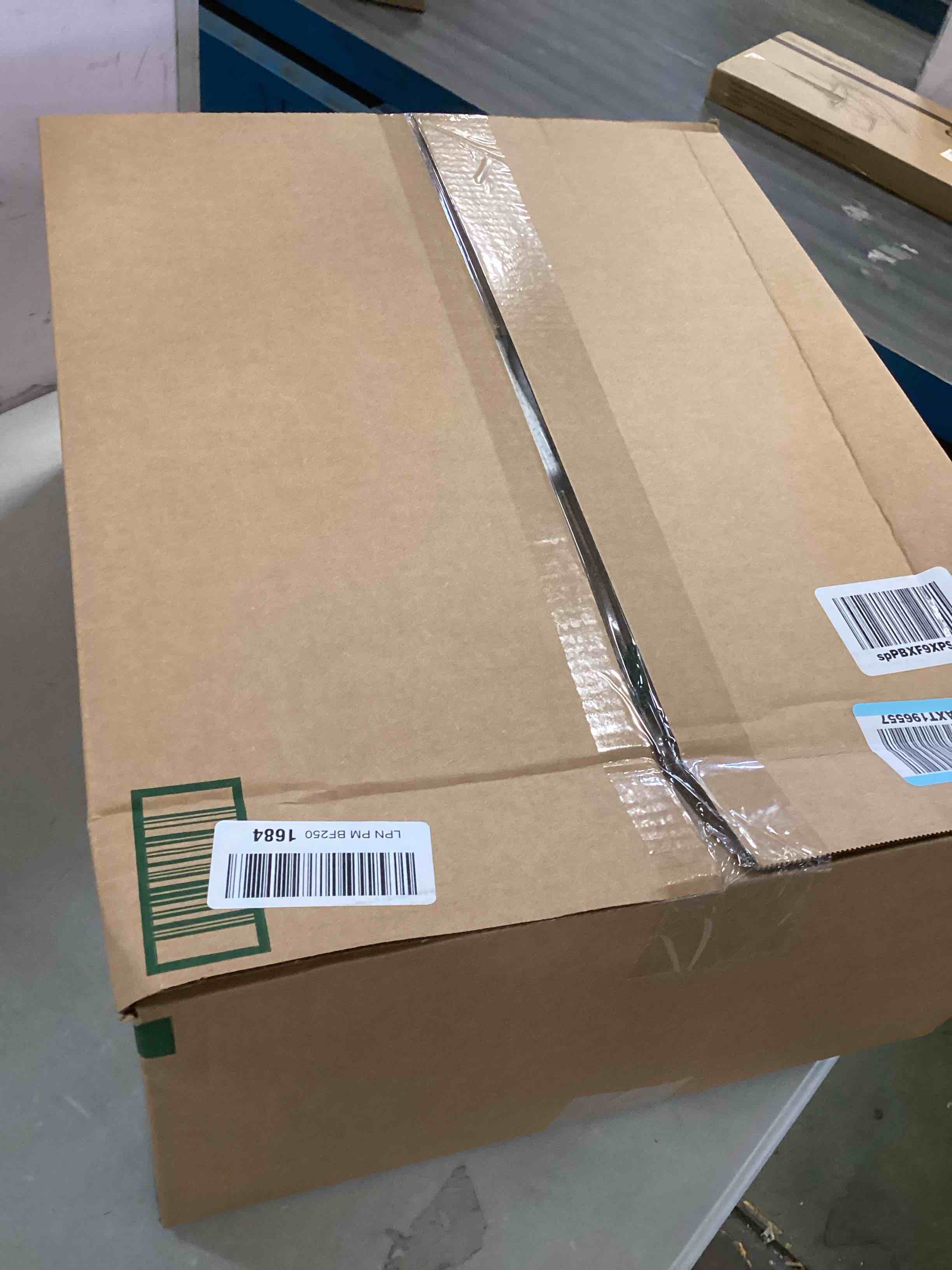 https://s3.amazonaws.com/lotting-images-prod/bidfta/PPE0024533_1724343654278.jpeg
