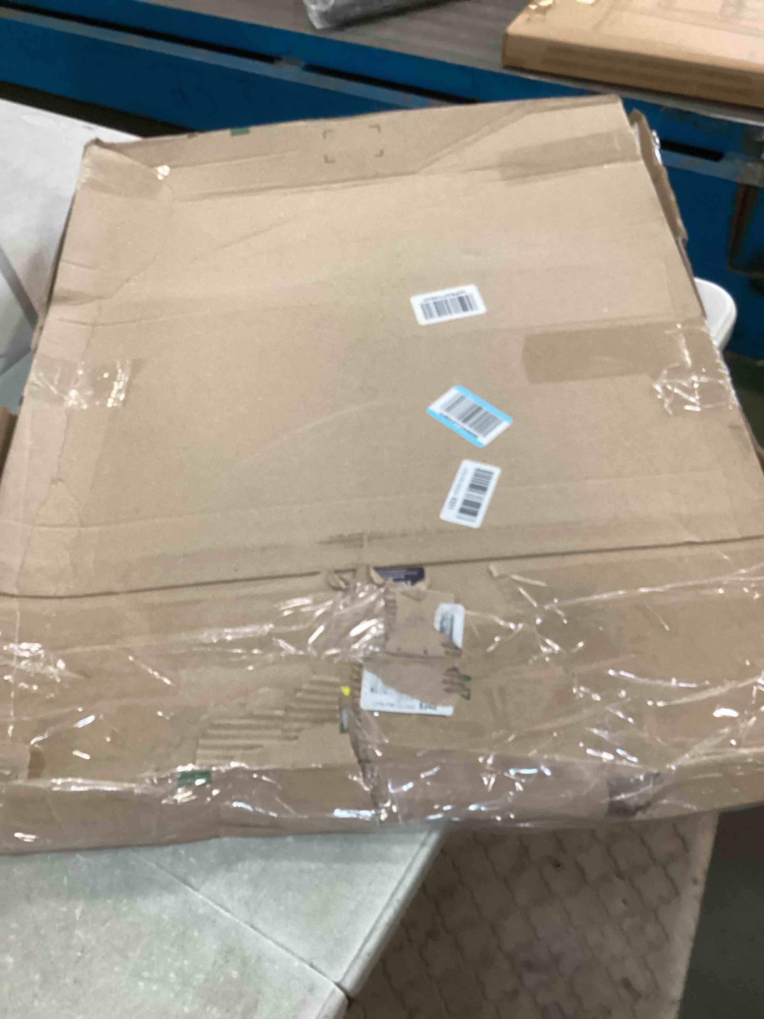 https://s3.amazonaws.com/lotting-images-prod/bidfta/PPE0024927_1724178443153.jpeg