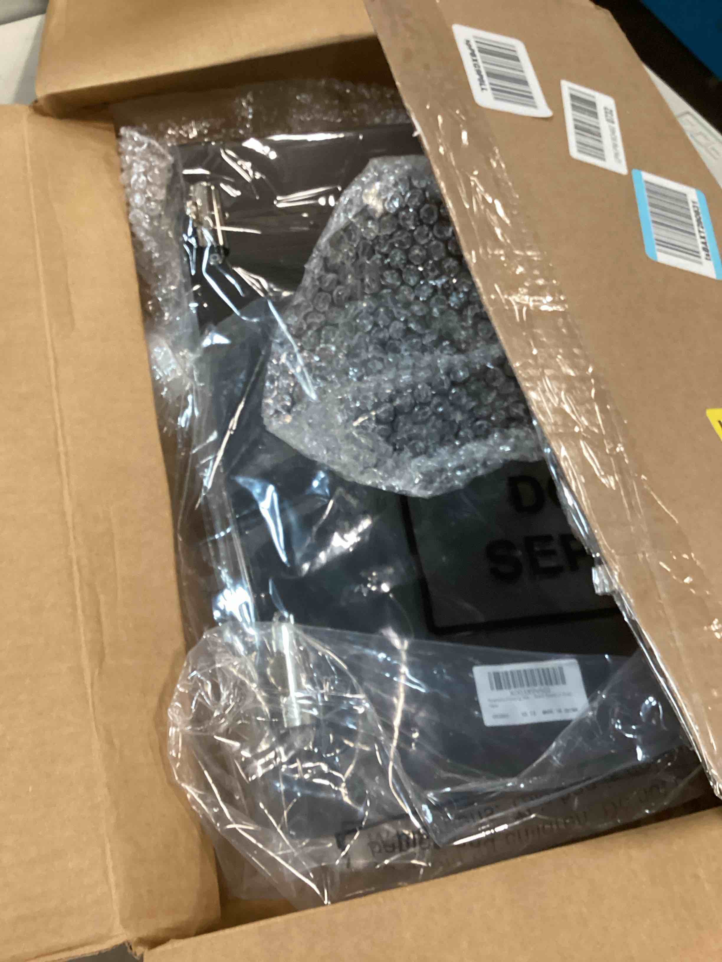 https://s3.amazonaws.com/lotting-images-prod/bidfta/PPE0025531_1723814653530.jpeg