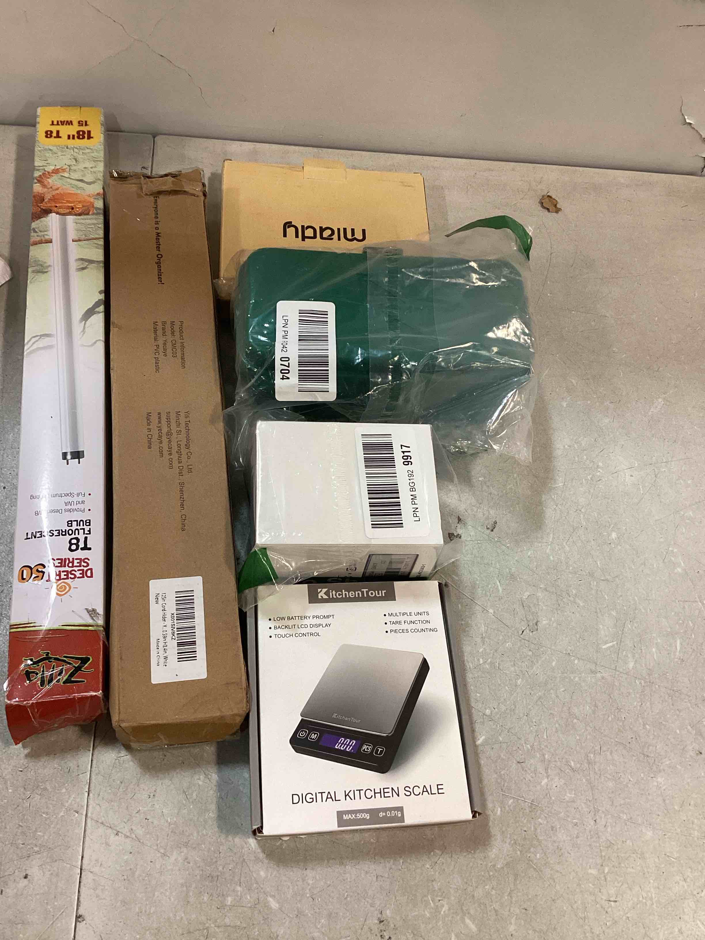 https://s3.amazonaws.com/lotting-images-prod/bidfta/PPE0026477_1728364673300.jpeg
