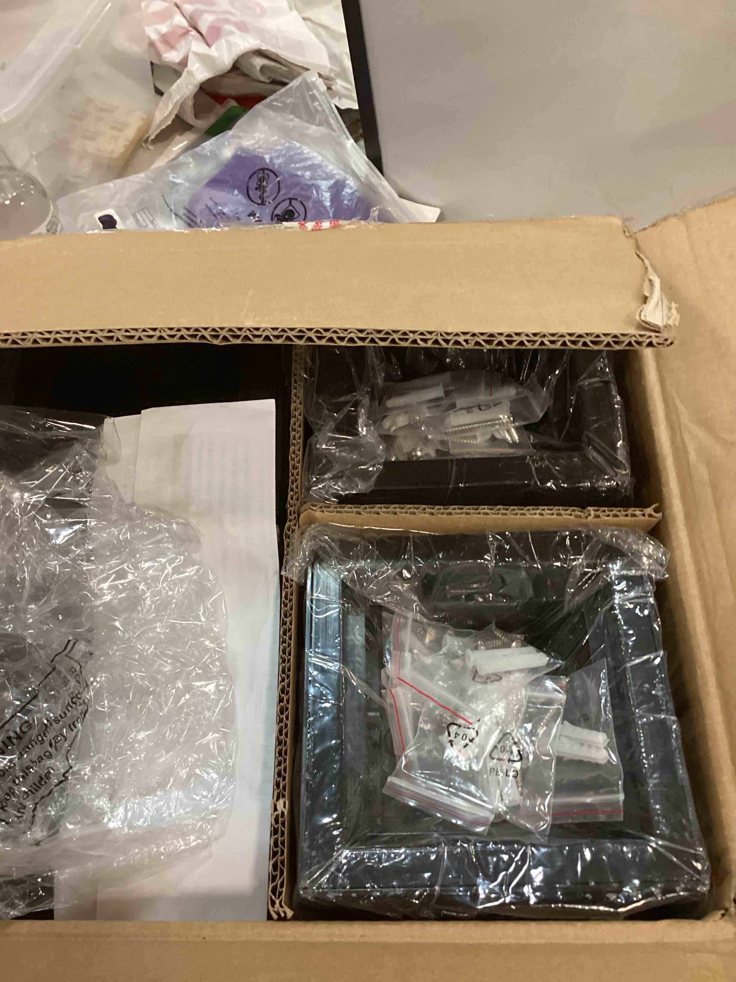 https://s3.amazonaws.com/lotting-images-prod/bidfta/PPE0026486_1728363329318.jpeg