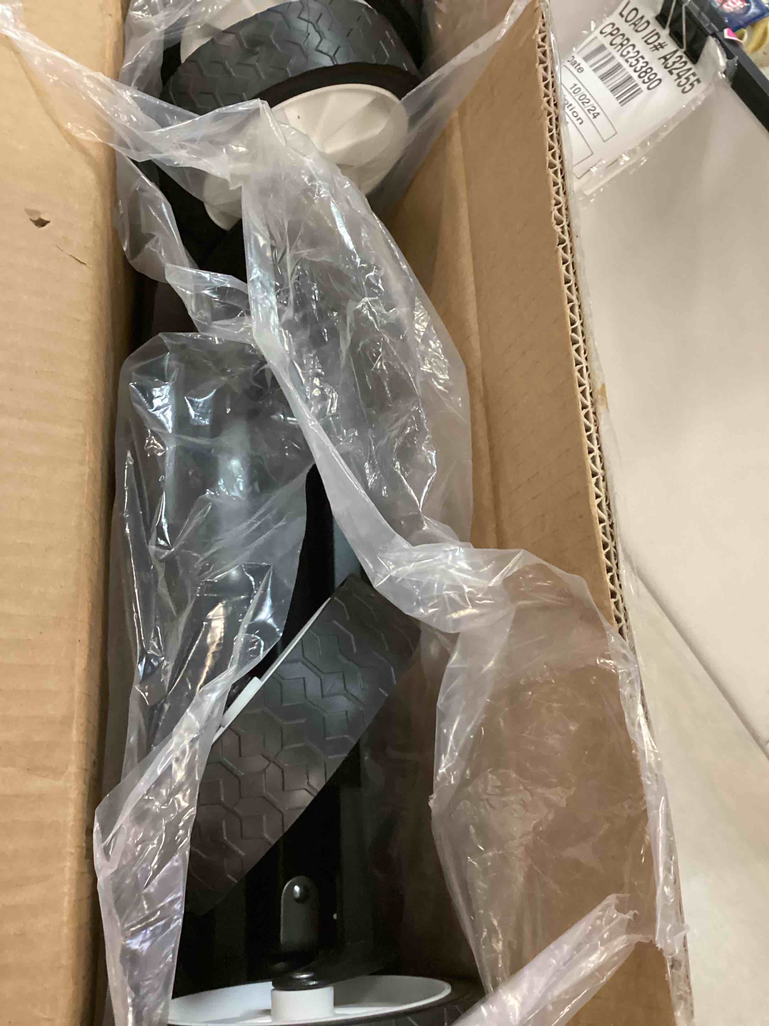 https://s3.amazonaws.com/lotting-images-prod/bidfta/PPE0026720_1728146133246.jpeg