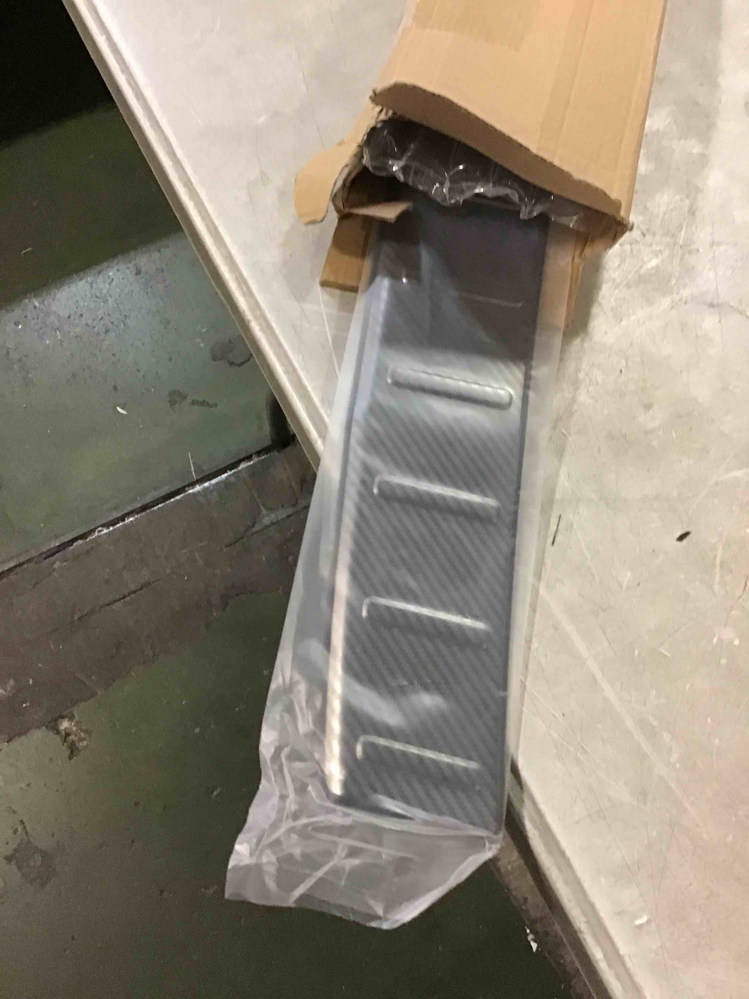 https://s3.amazonaws.com/lotting-images-prod/bidfta/PPE0027878_1727744105805.jpeg