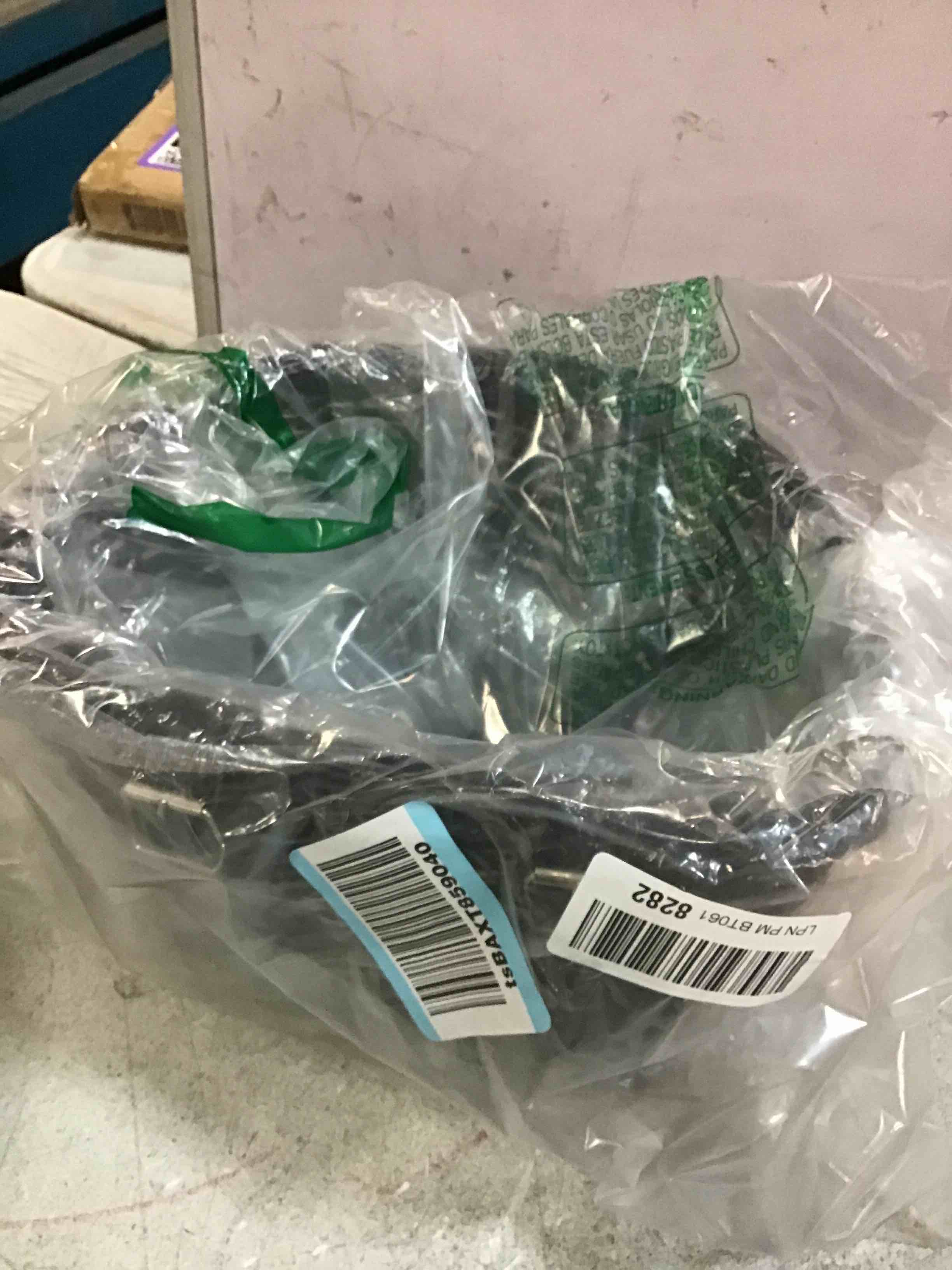 https://s3.amazonaws.com/lotting-images-prod/bidfta/PPE0028492_1727397162606.jpeg