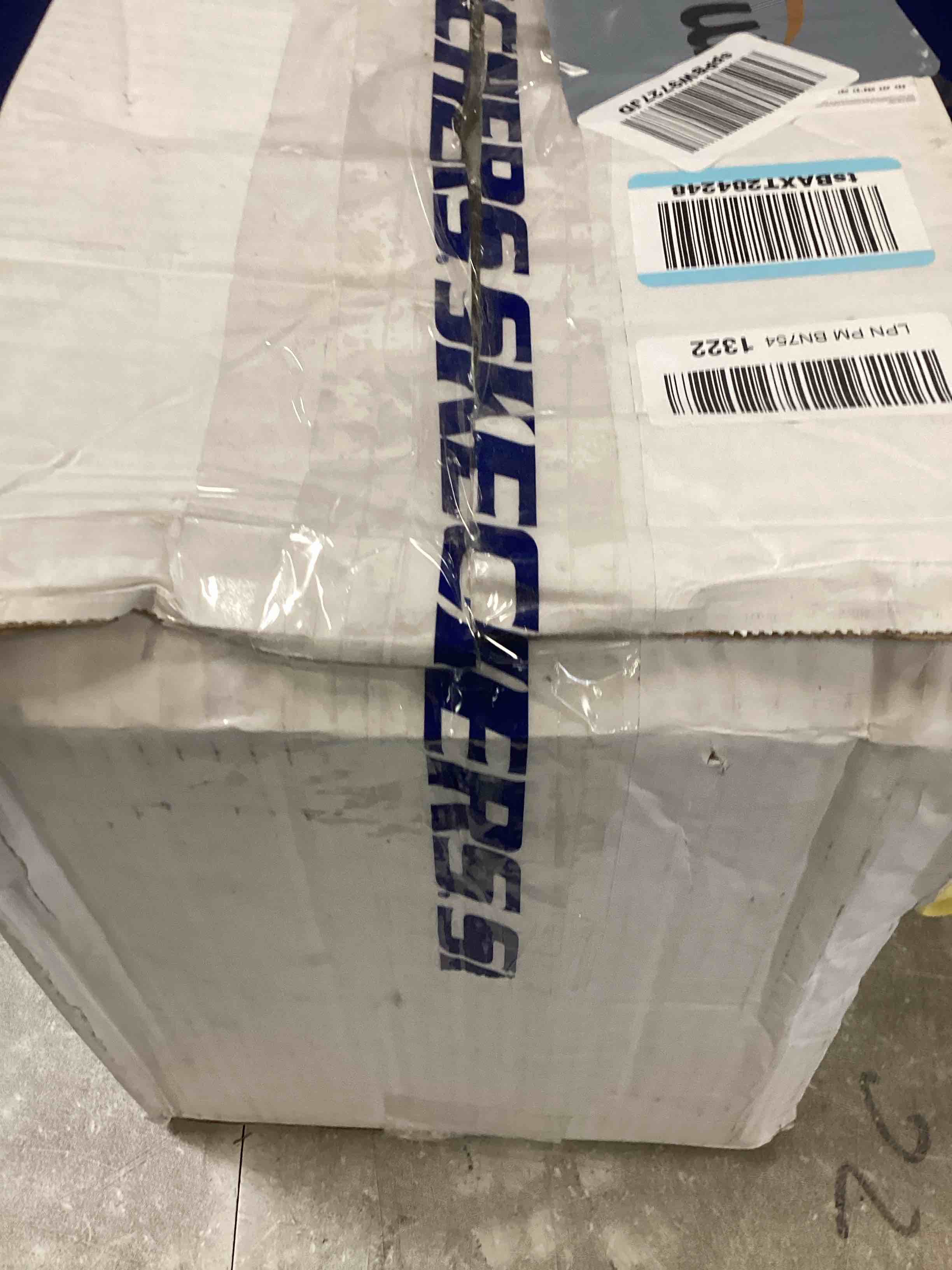 https://s3.amazonaws.com/lotting-images-prod/bidfta/PPE0032095_1724425882608.jpeg