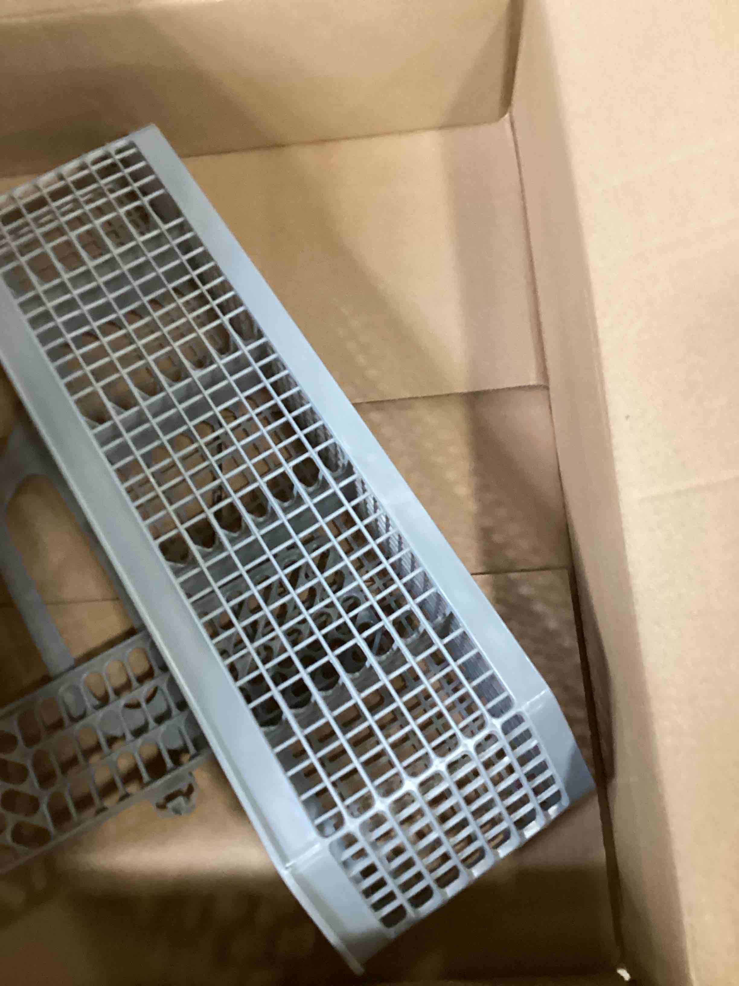 https://s3.amazonaws.com/lotting-images-prod/bidfta/PPE0032491_1724261656297.jpeg