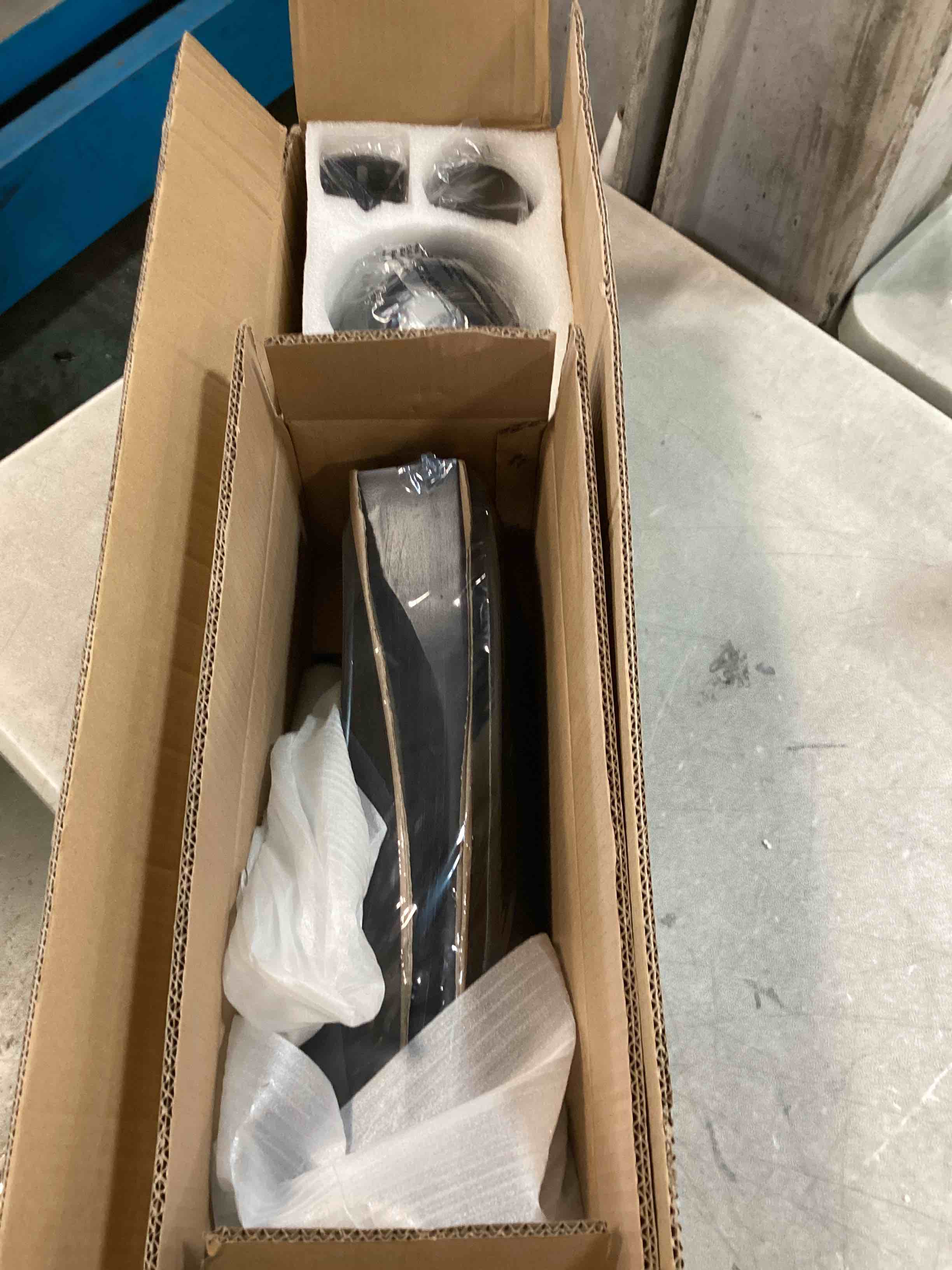 https://s3.amazonaws.com/lotting-images-prod/bidfta/PPE0033879_1723480074735.jpeg