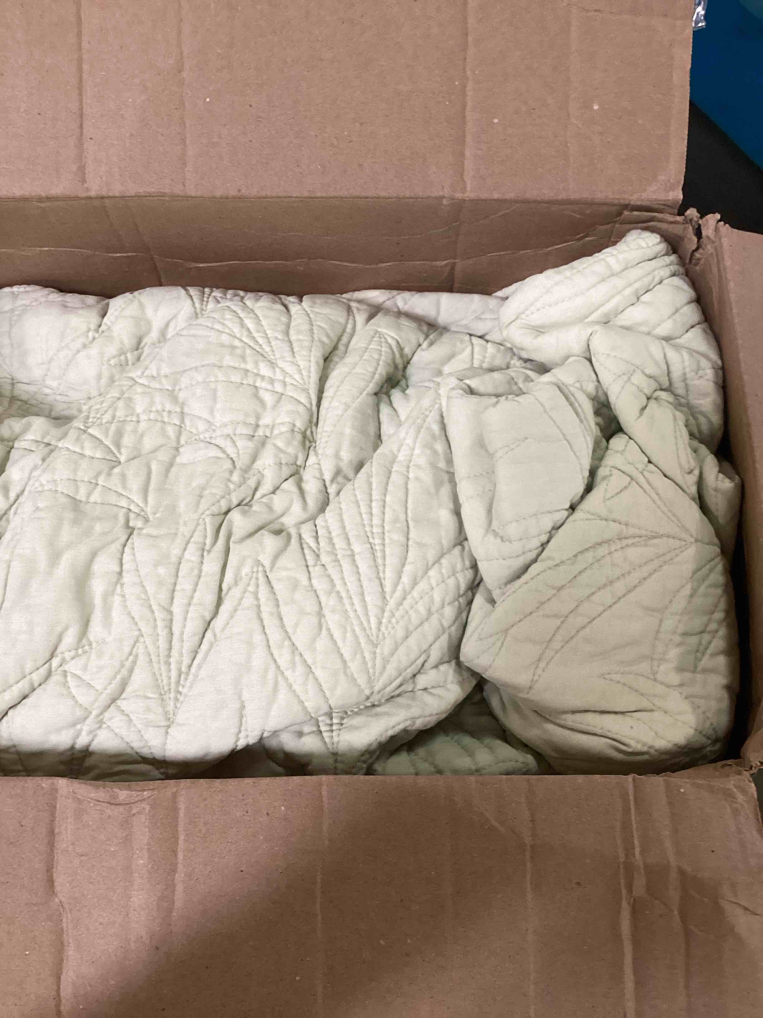 https://s3.amazonaws.com/lotting-images-prod/bidfta/PPE0034214_1728143409415.jpeg