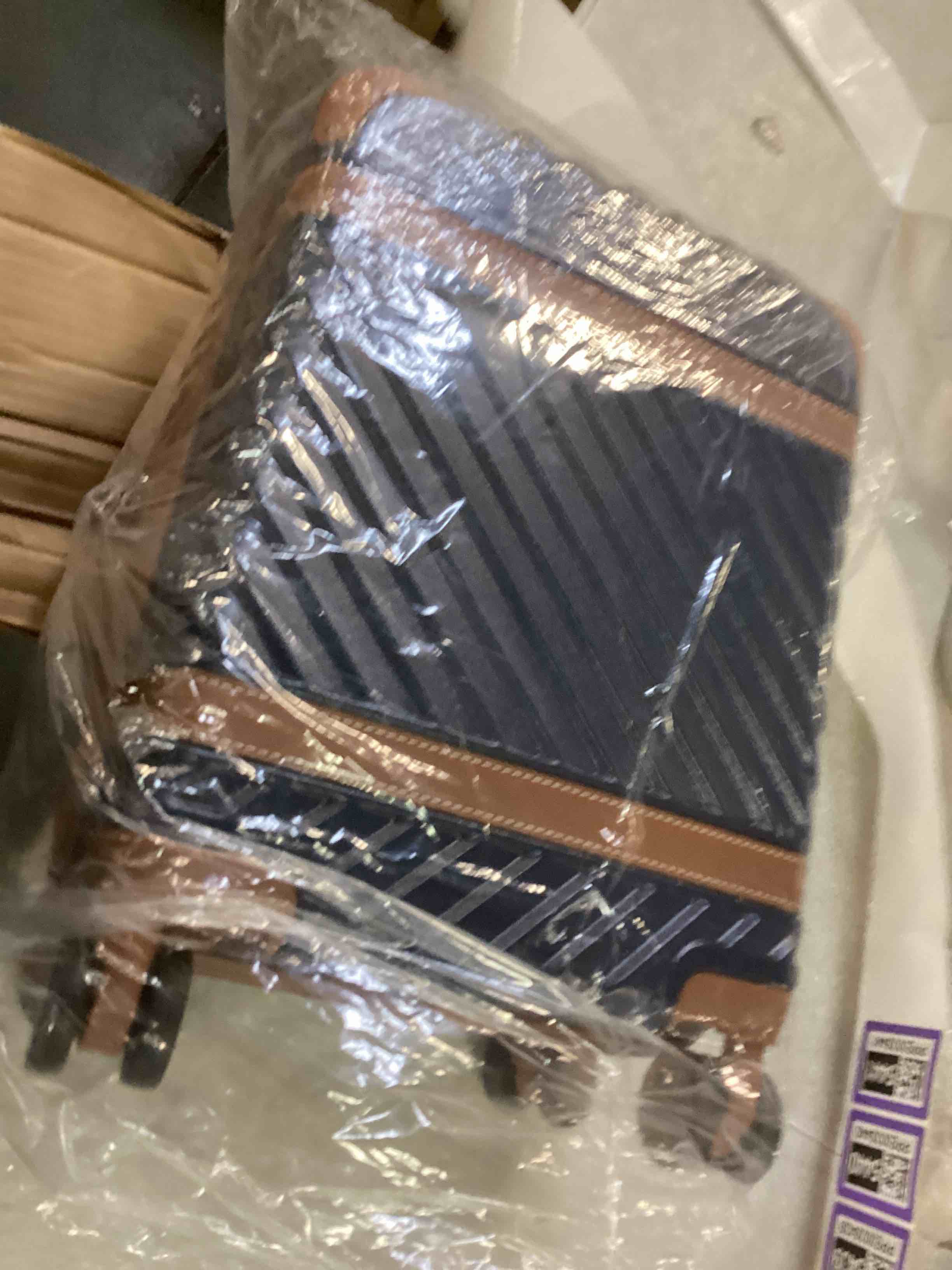 https://s3.amazonaws.com/lotting-images-prod/bidfta/PPE0035441_1724183544109.jpeg