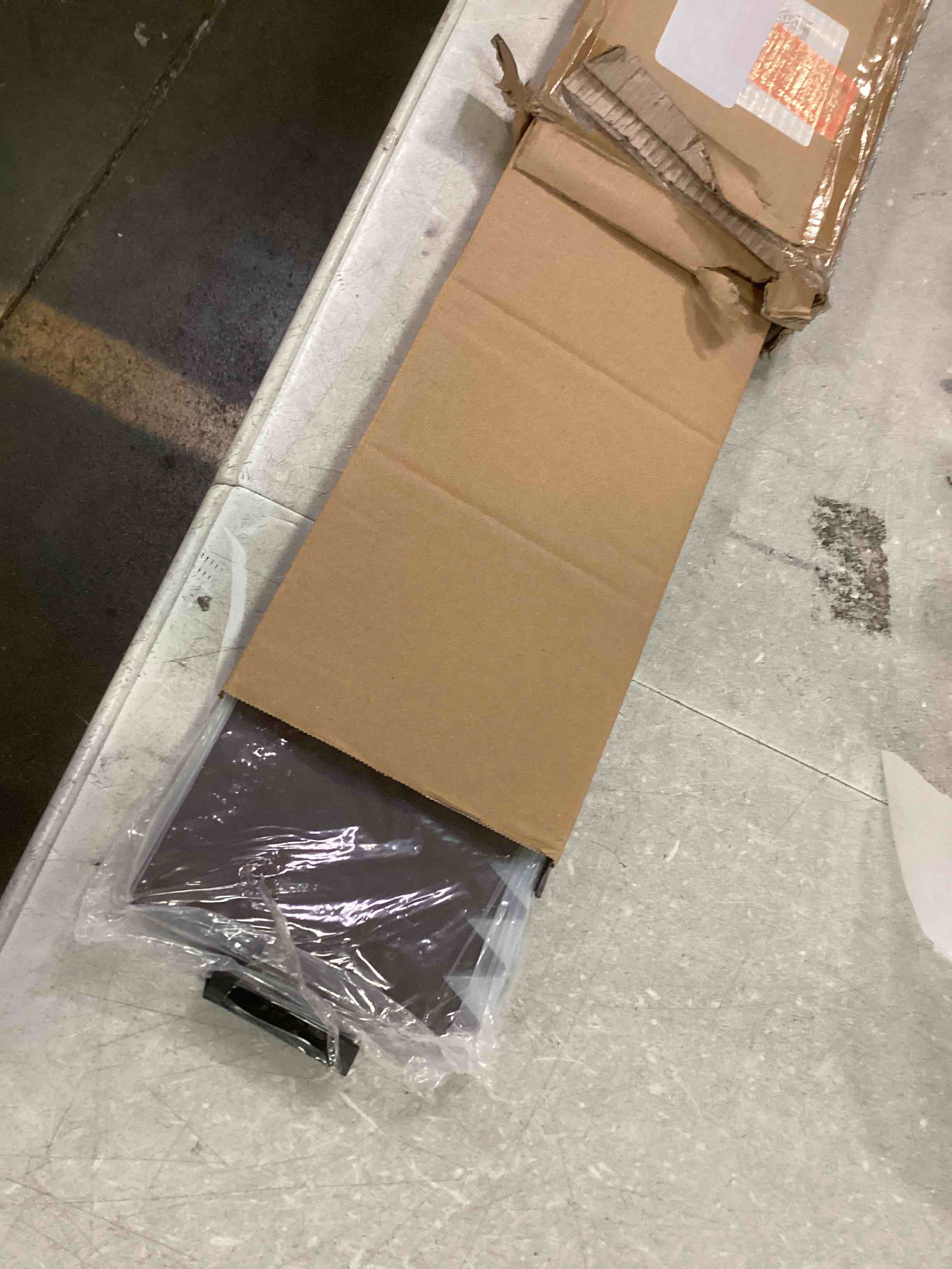 https://s3.amazonaws.com/lotting-images-prod/bidfta/PPE0035679_1724155648843.jpeg