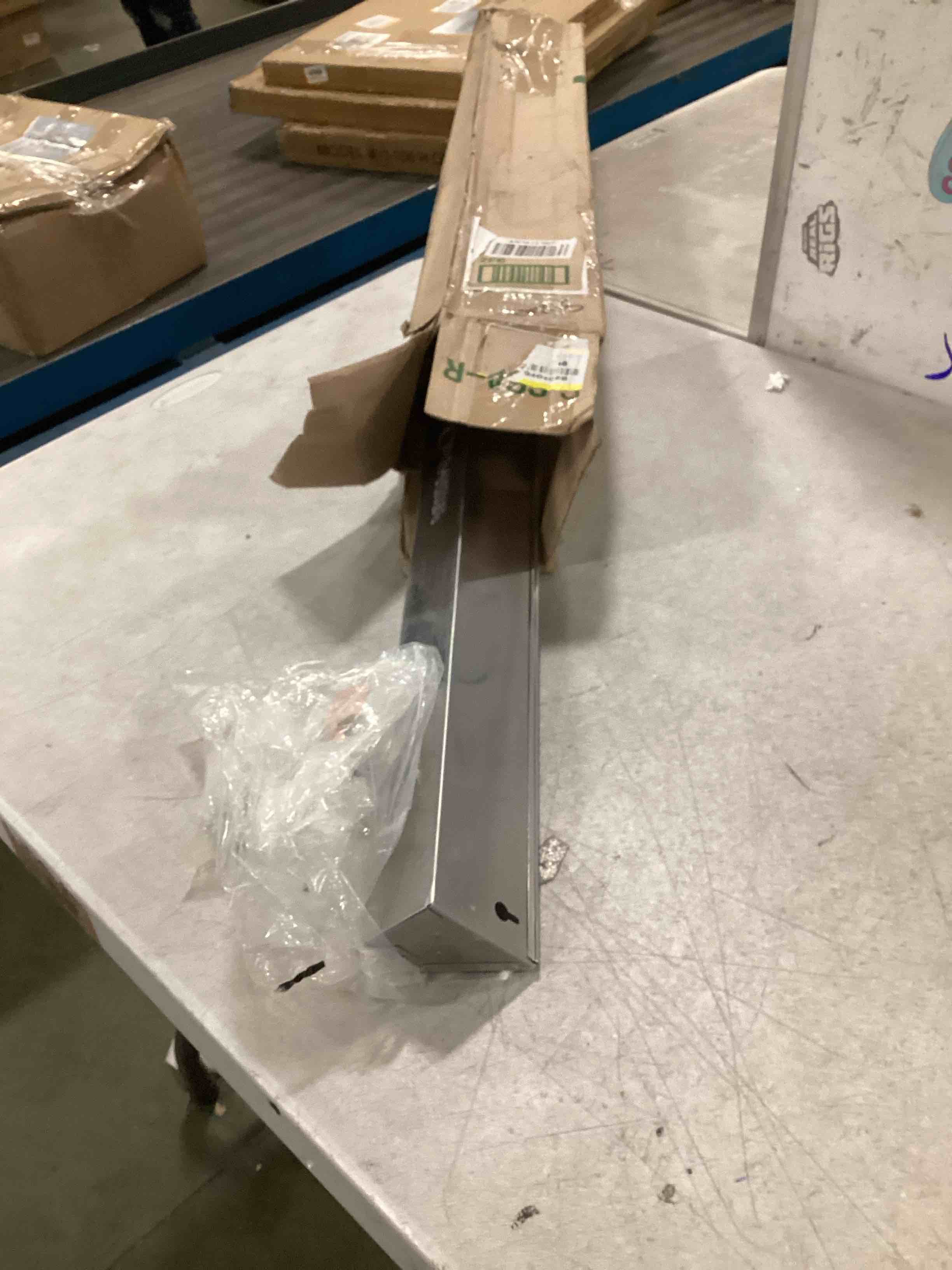 https://s3.amazonaws.com/lotting-images-prod/bidfta/PPE0039619_1724119743201.jpeg