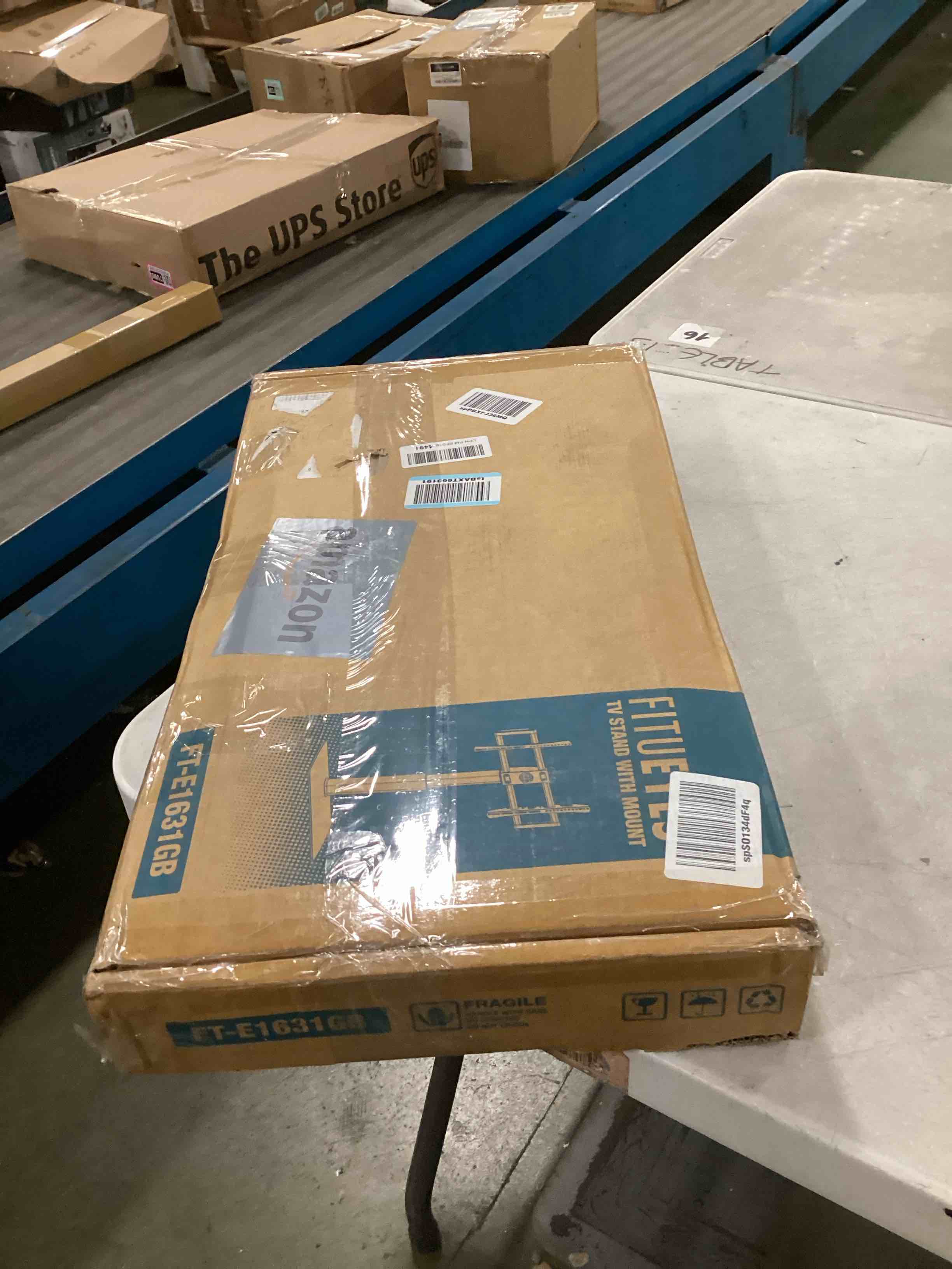 https://s3.amazonaws.com/lotting-images-prod/bidfta/PPE0039787_1723866882751.jpeg
