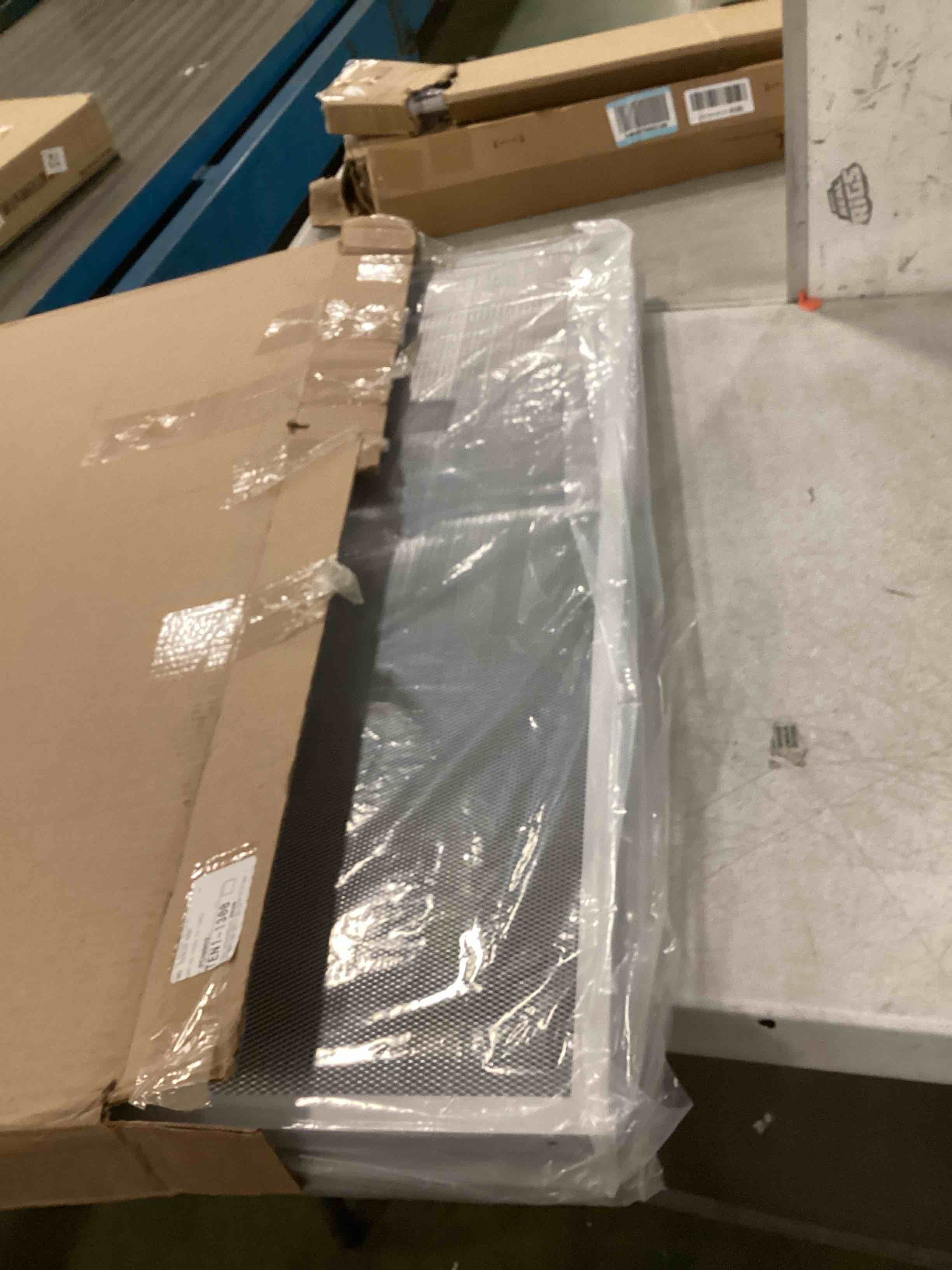 https://s3.amazonaws.com/lotting-images-prod/bidfta/PPE0039880_1723853064965.jpeg