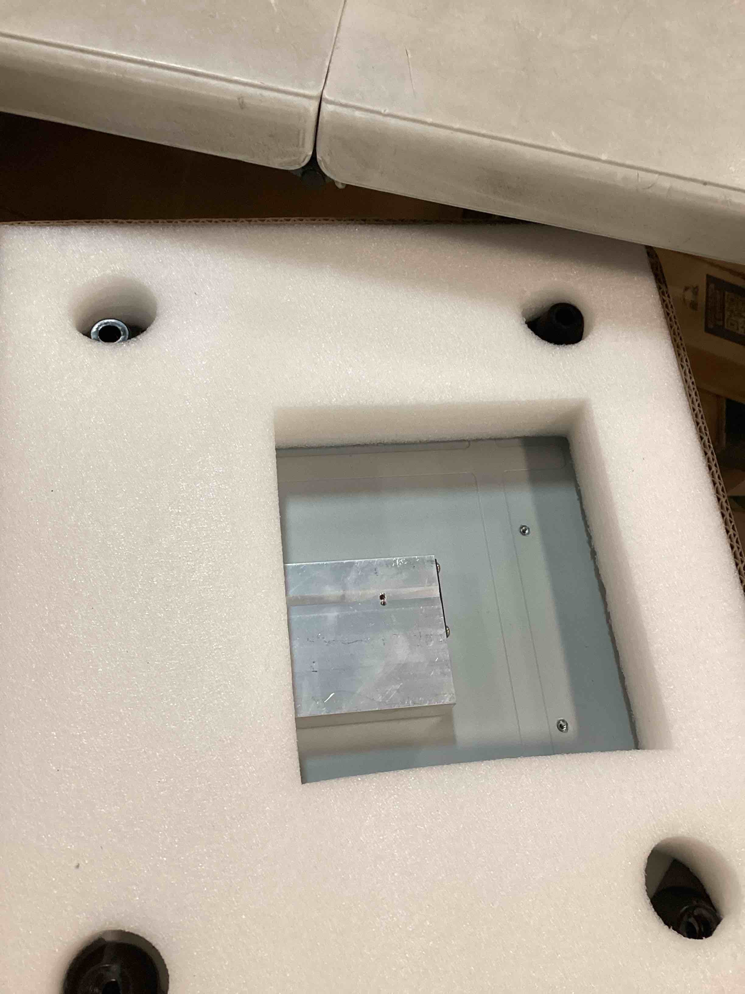 https://s3.amazonaws.com/lotting-images-prod/bidfta/PPE0040492_1724210784164.jpeg