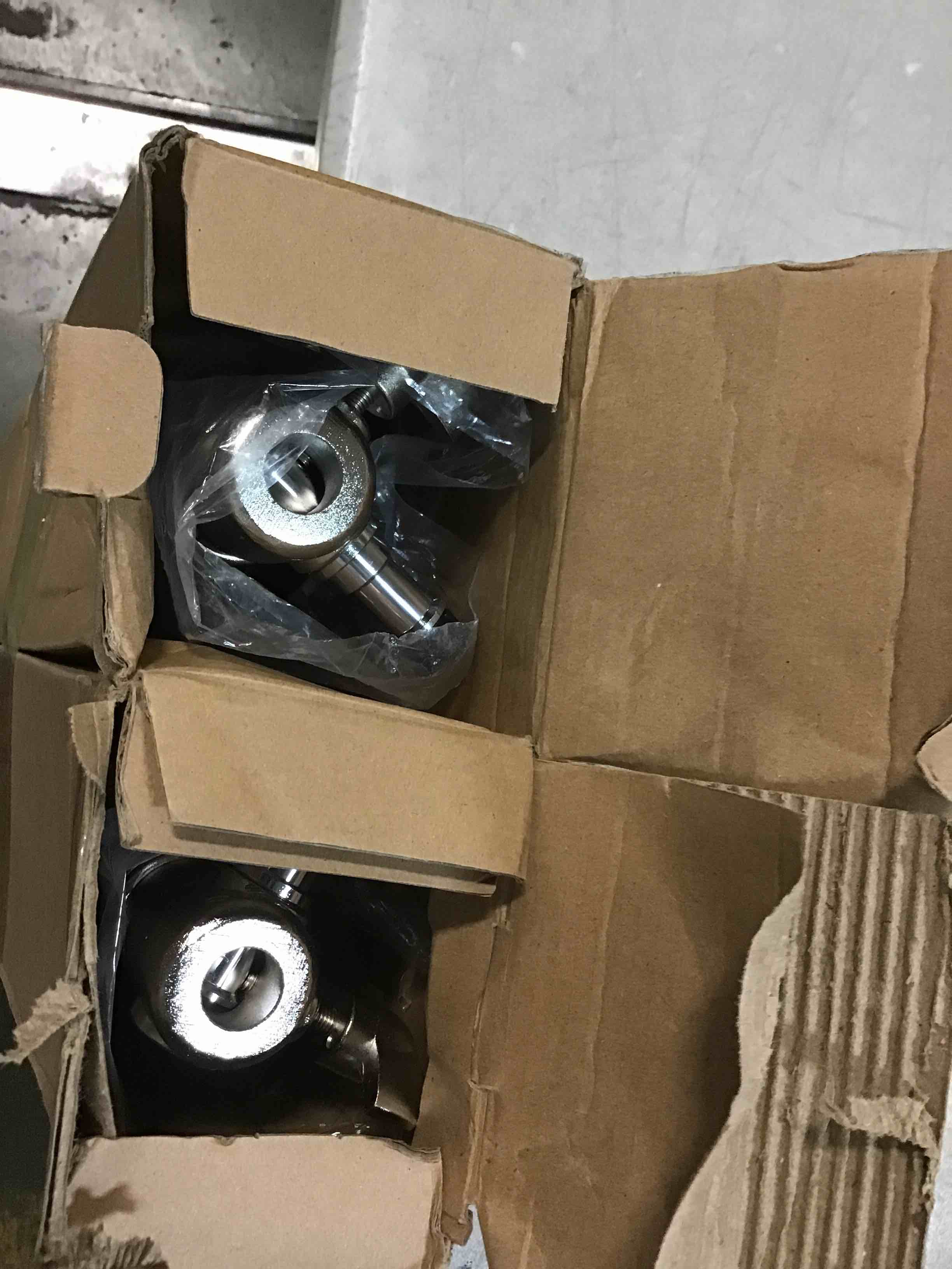 https://s3.amazonaws.com/lotting-images-prod/bidfta/PPE0041567_1723608087270.jpeg