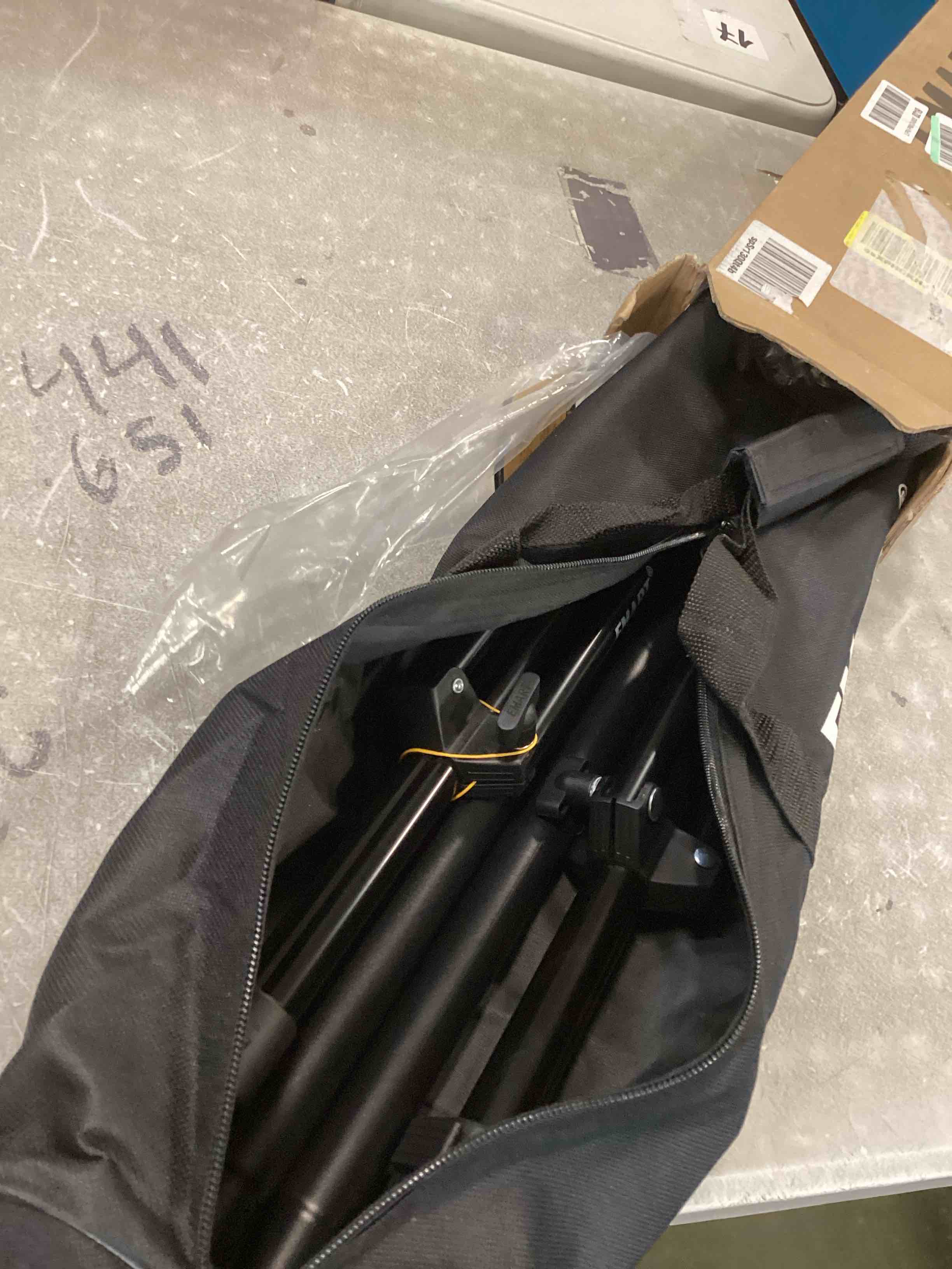 https://s3.amazonaws.com/lotting-images-prod/bidfta/PPE0045037_1724158138570.jpeg