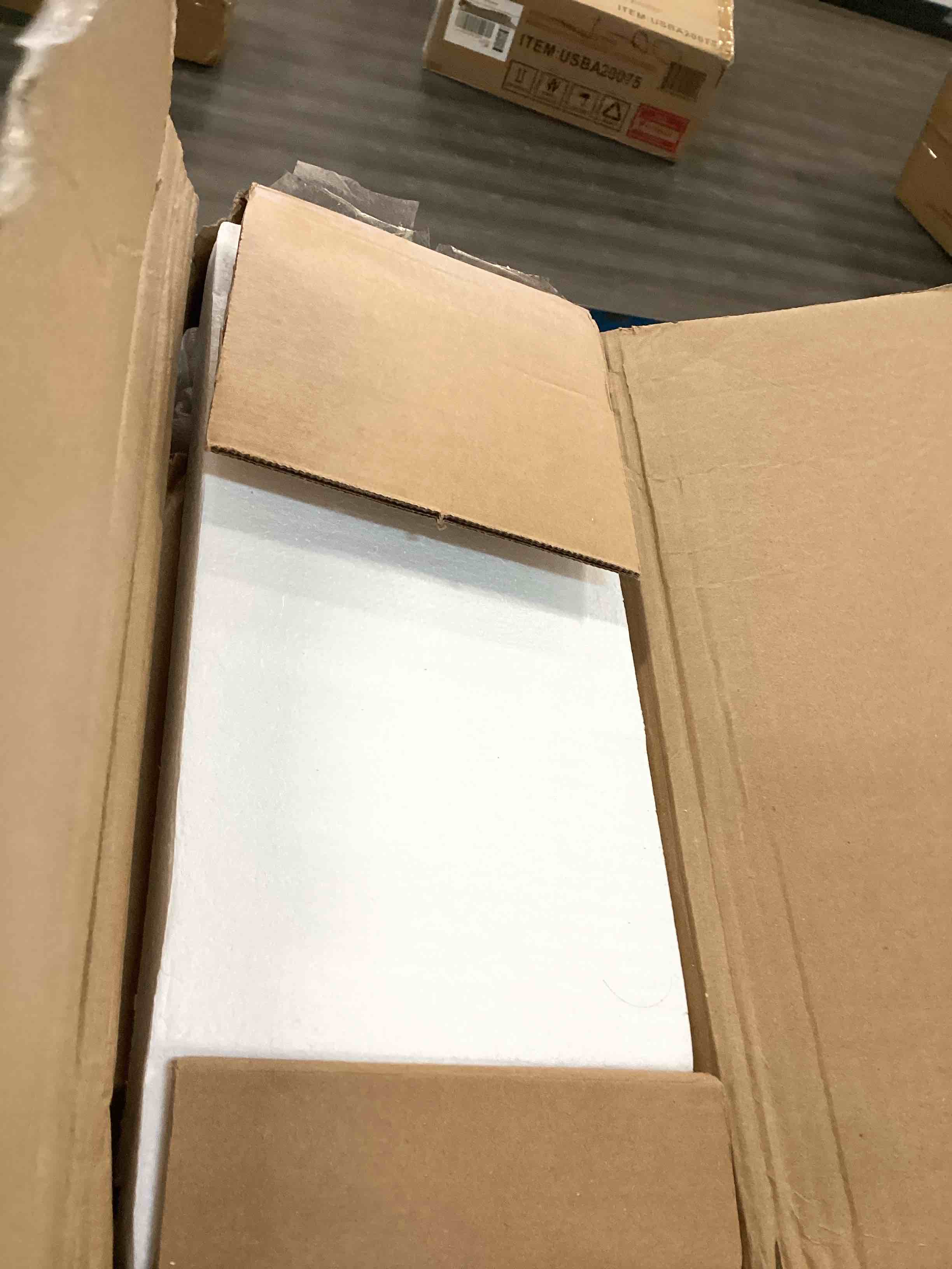 https://s3.amazonaws.com/lotting-images-prod/bidfta/PPE0046633_1724248484867.jpeg