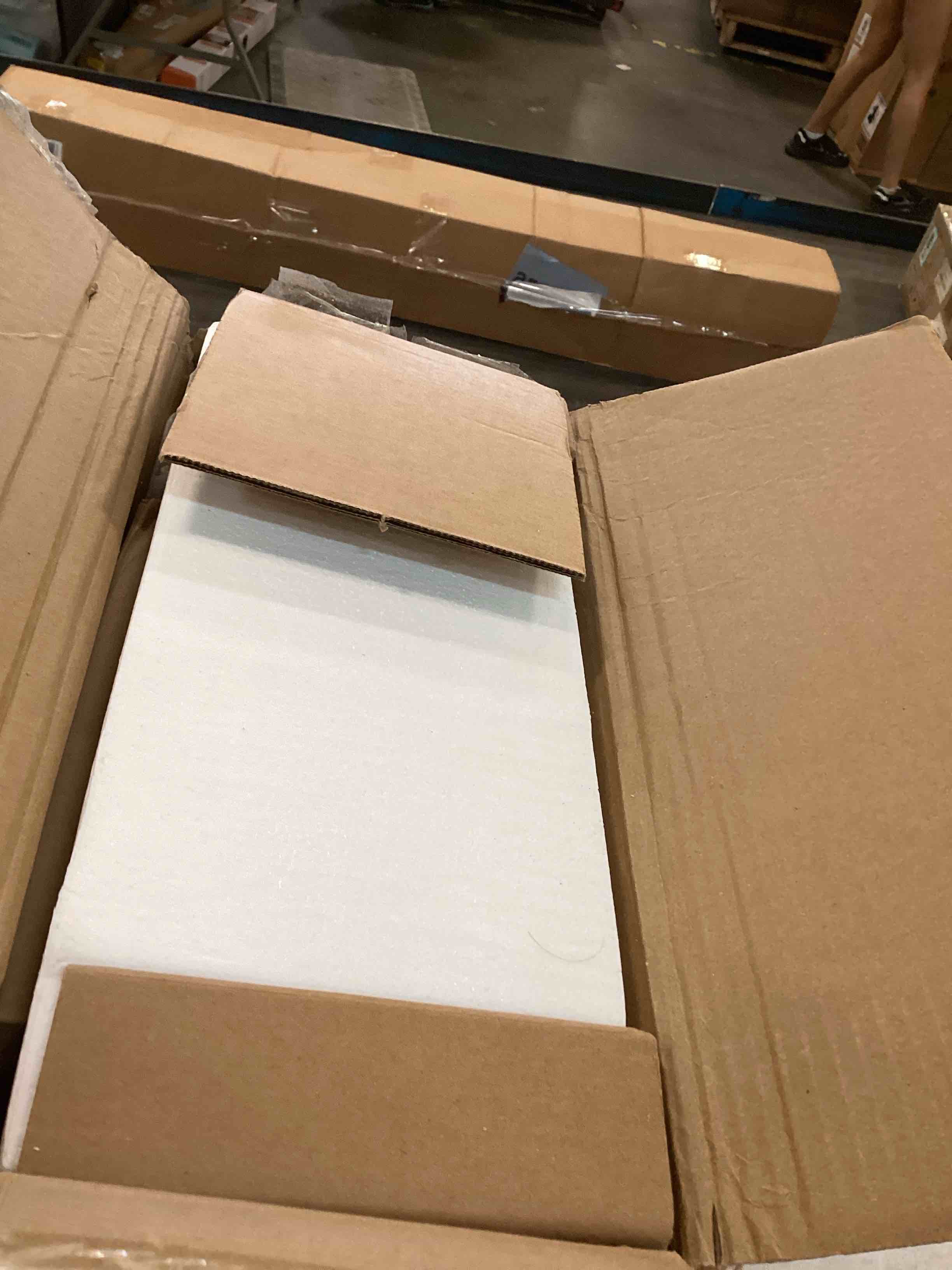 https://s3.amazonaws.com/lotting-images-prod/bidfta/PPE0046633_1724248490523.jpeg