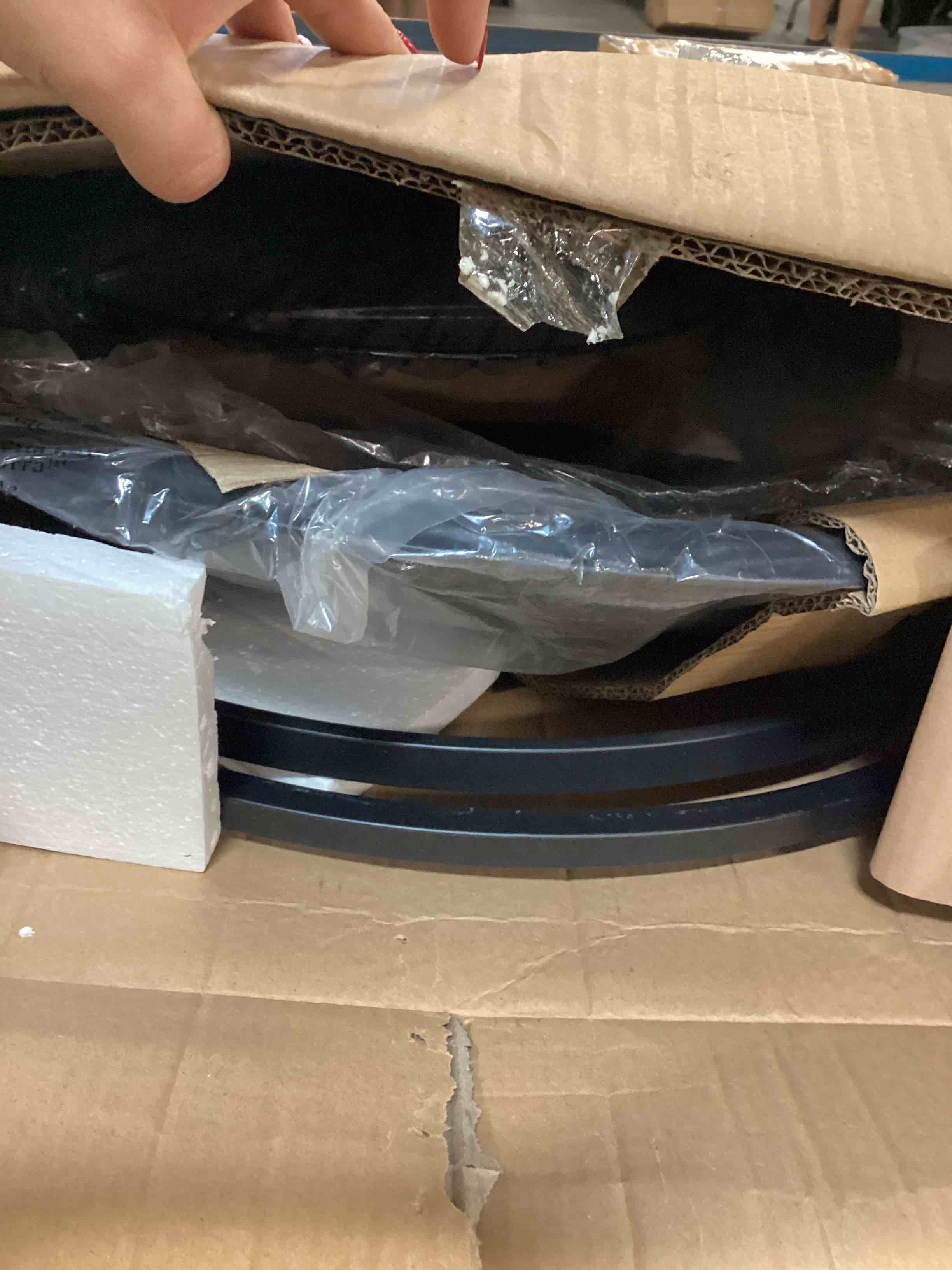 https://s3.amazonaws.com/lotting-images-prod/bidfta/PPE0047150_1724069235618.jpeg