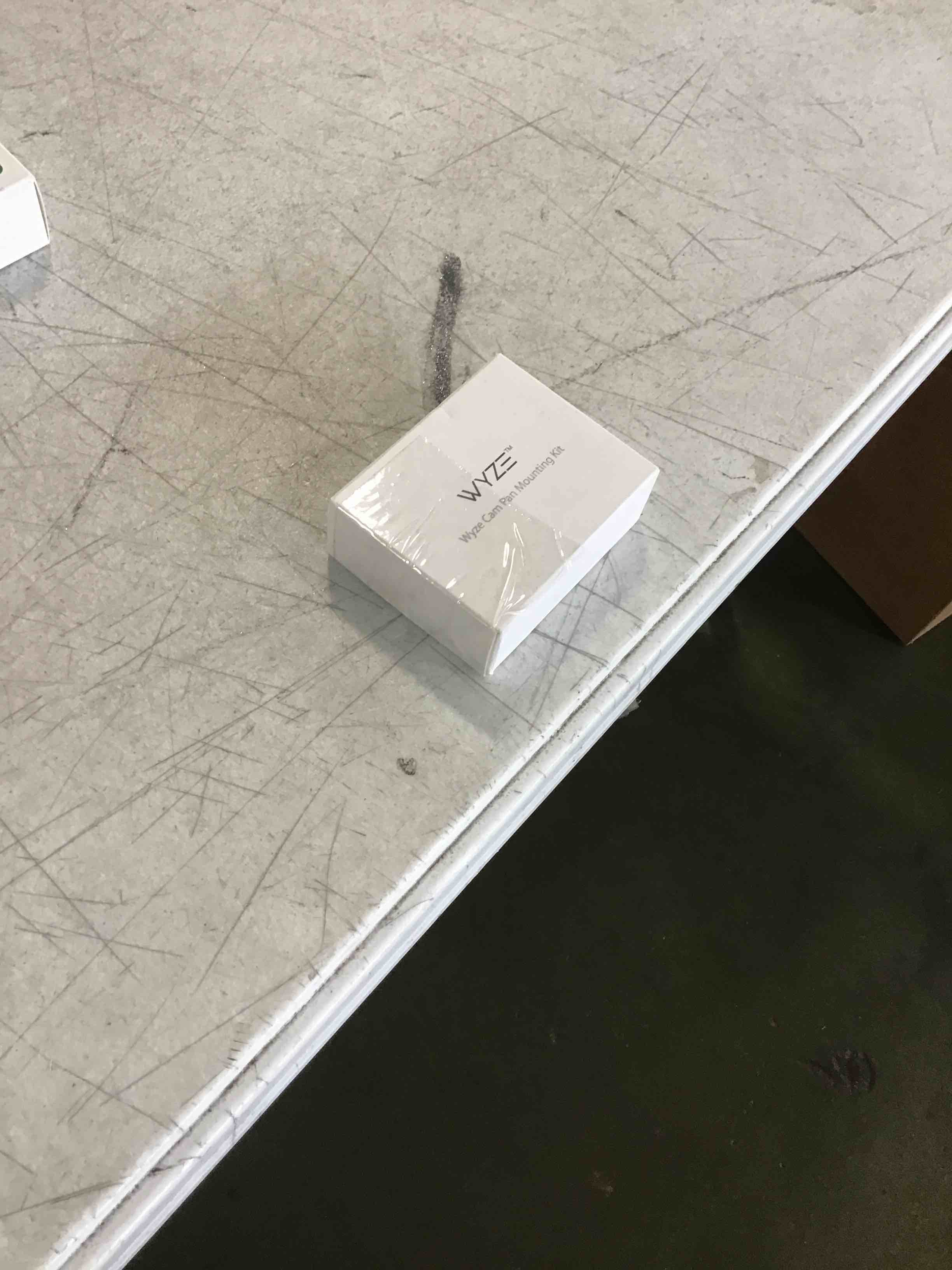 https://s3.amazonaws.com/lotting-images-prod/bidfta/PPE0051522_1723129363494.jpeg