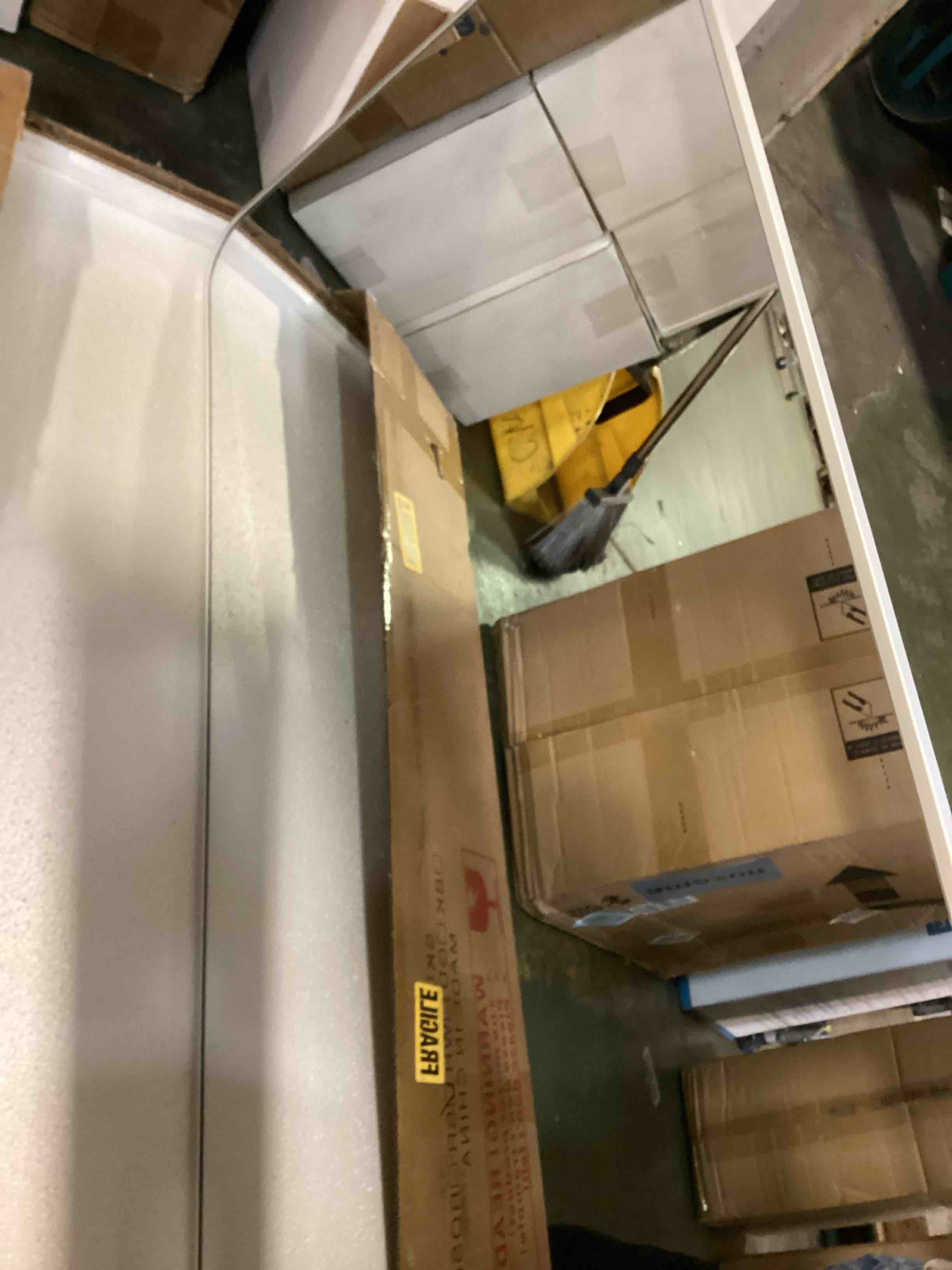 https://s3.amazonaws.com/lotting-images-prod/bidfta/PPE0054382_1728485459103.jpeg