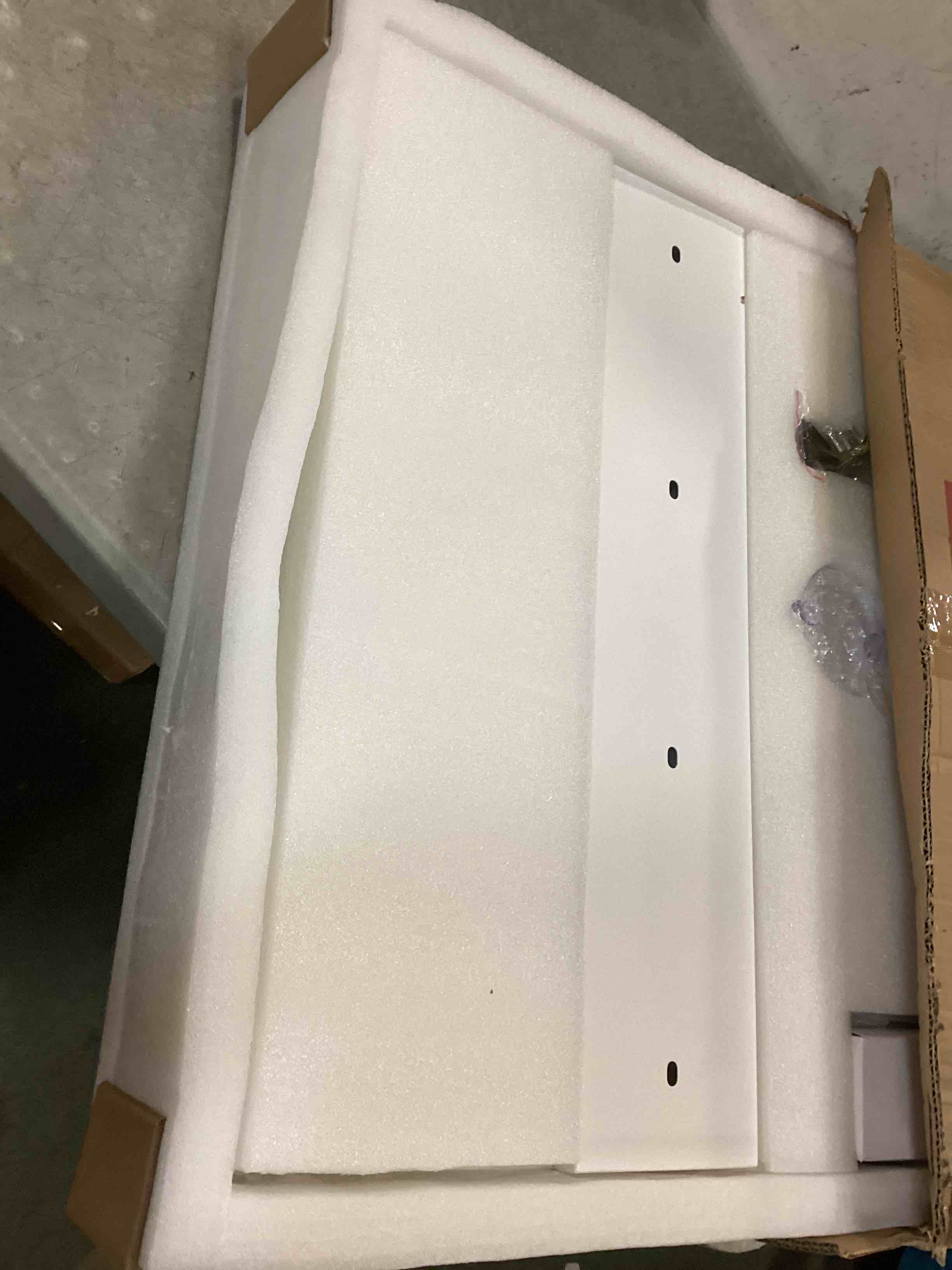 https://s3.amazonaws.com/lotting-images-prod/bidfta/PPE0055960_1723768532266.jpeg