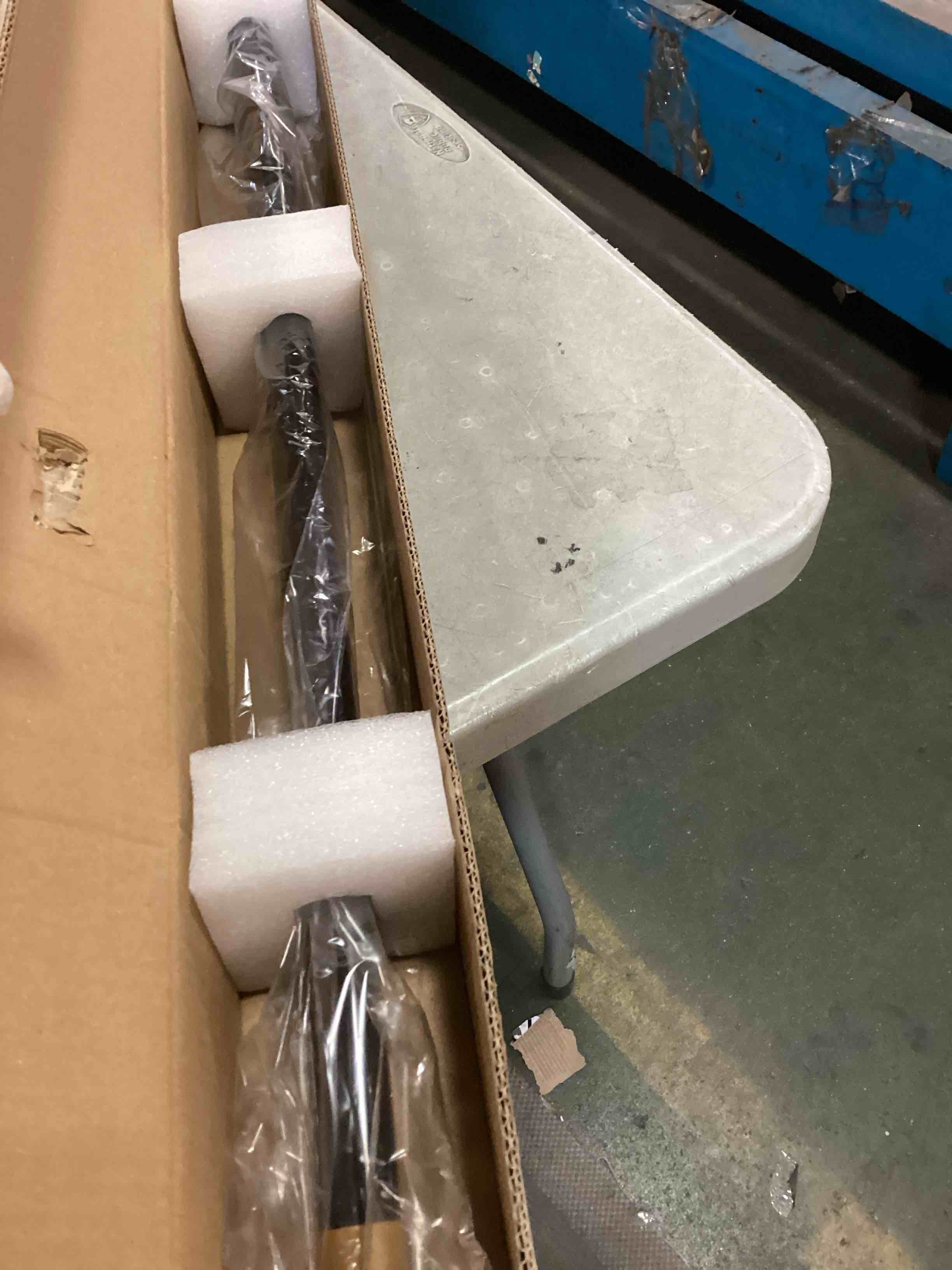 https://s3.amazonaws.com/lotting-images-prod/bidfta/PPE0063267_1723506766294.jpeg