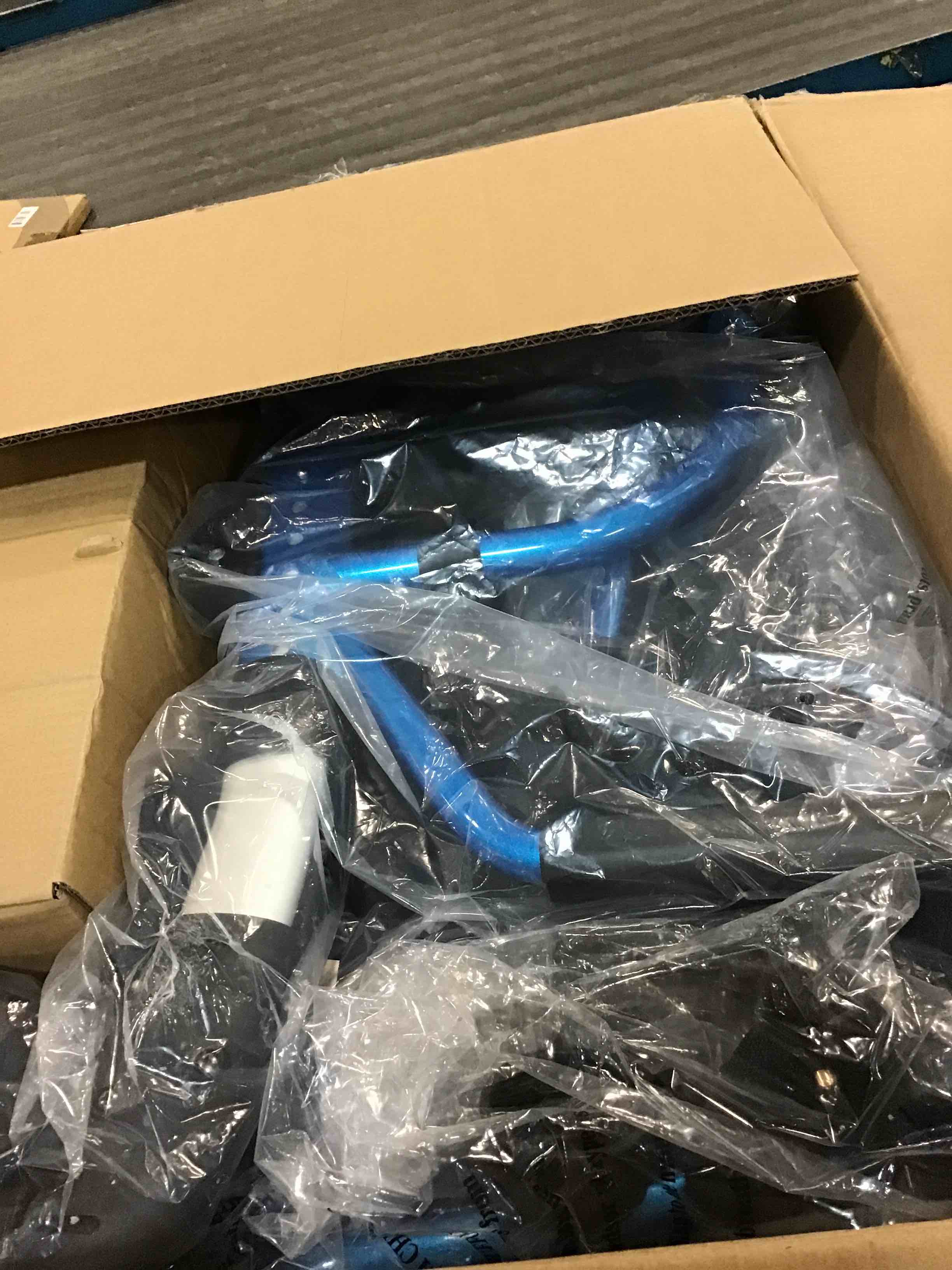 https://s3.amazonaws.com/lotting-images-prod/bidfta/PPE0065384_1723263944124.jpeg