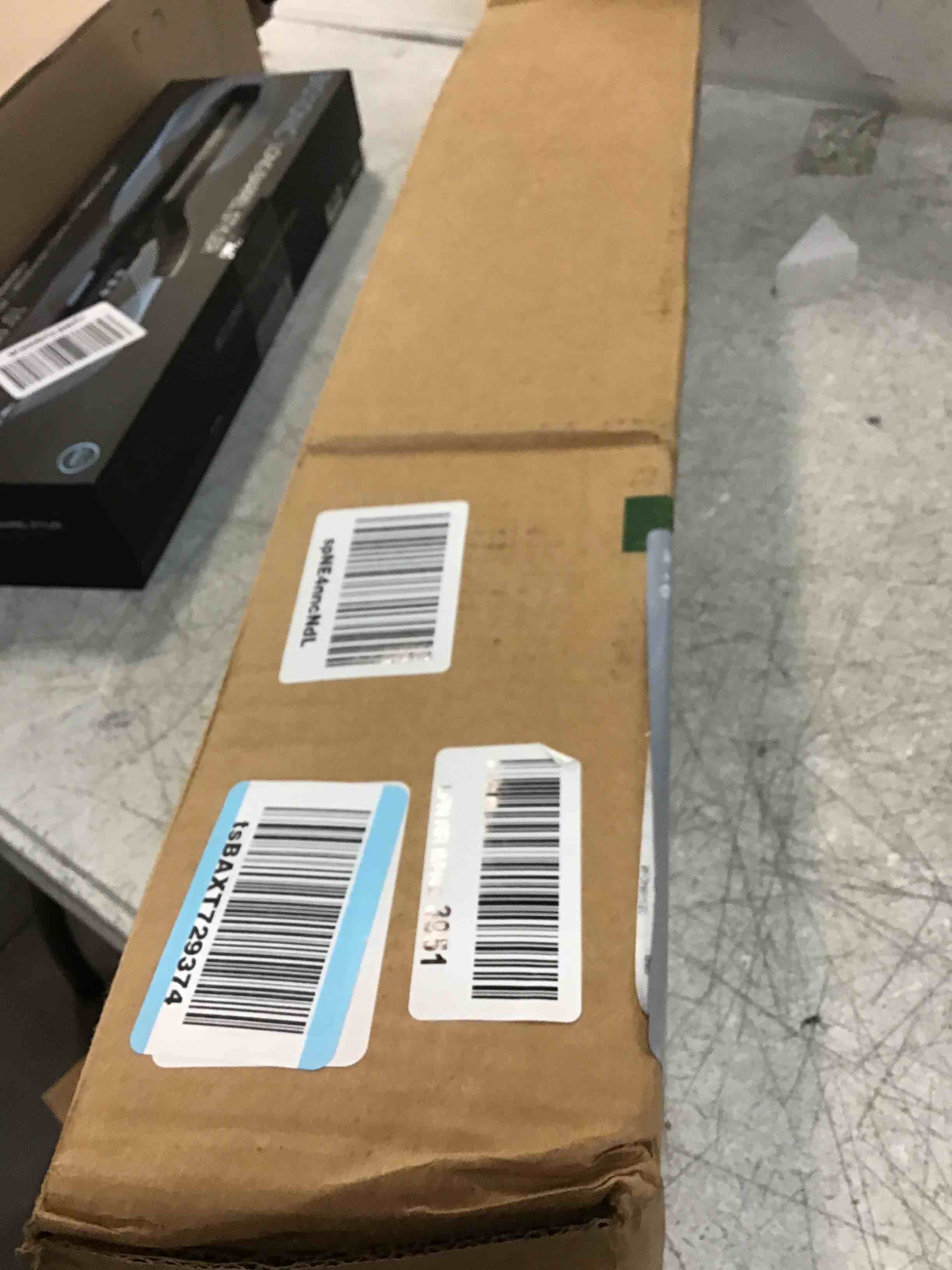 https://s3.amazonaws.com/lotting-images-prod/bidfta/PPE0065555_1723243774646.jpeg