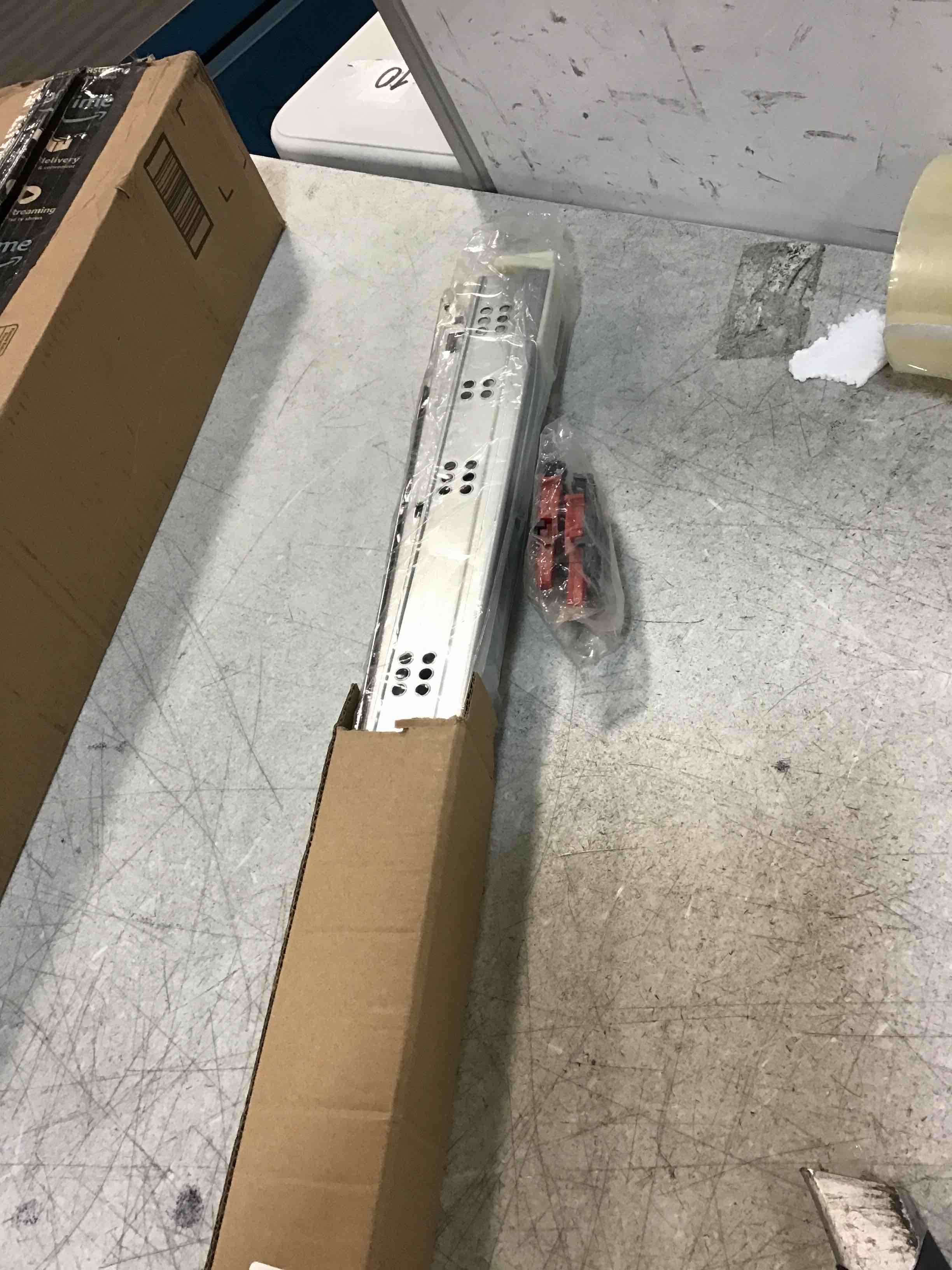 https://s3.amazonaws.com/lotting-images-prod/bidfta/PPE0065742_1723162837681.jpeg