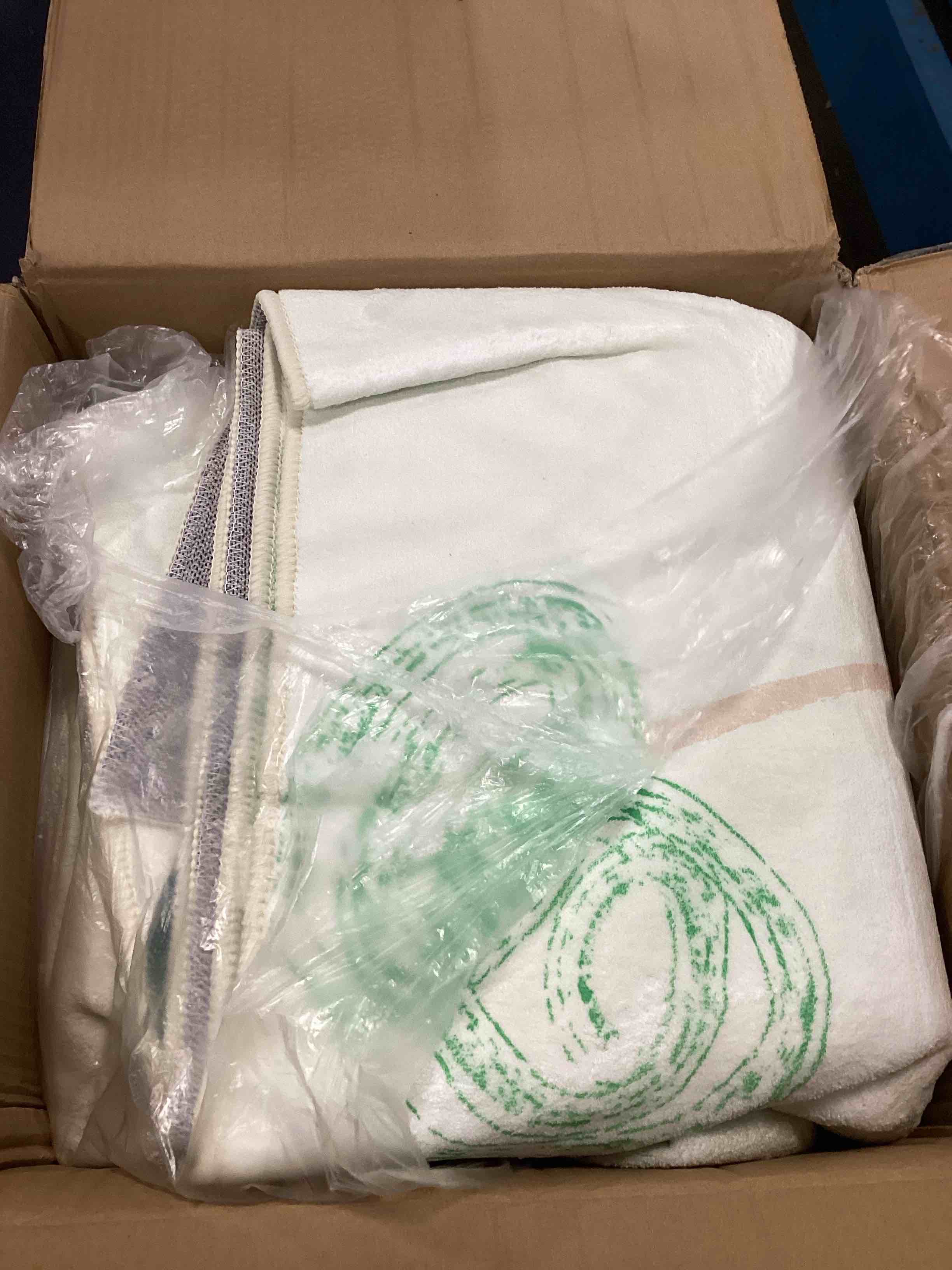 https://s3.amazonaws.com/lotting-images-prod/bidfta/PPE0067686_1723089591911.jpeg