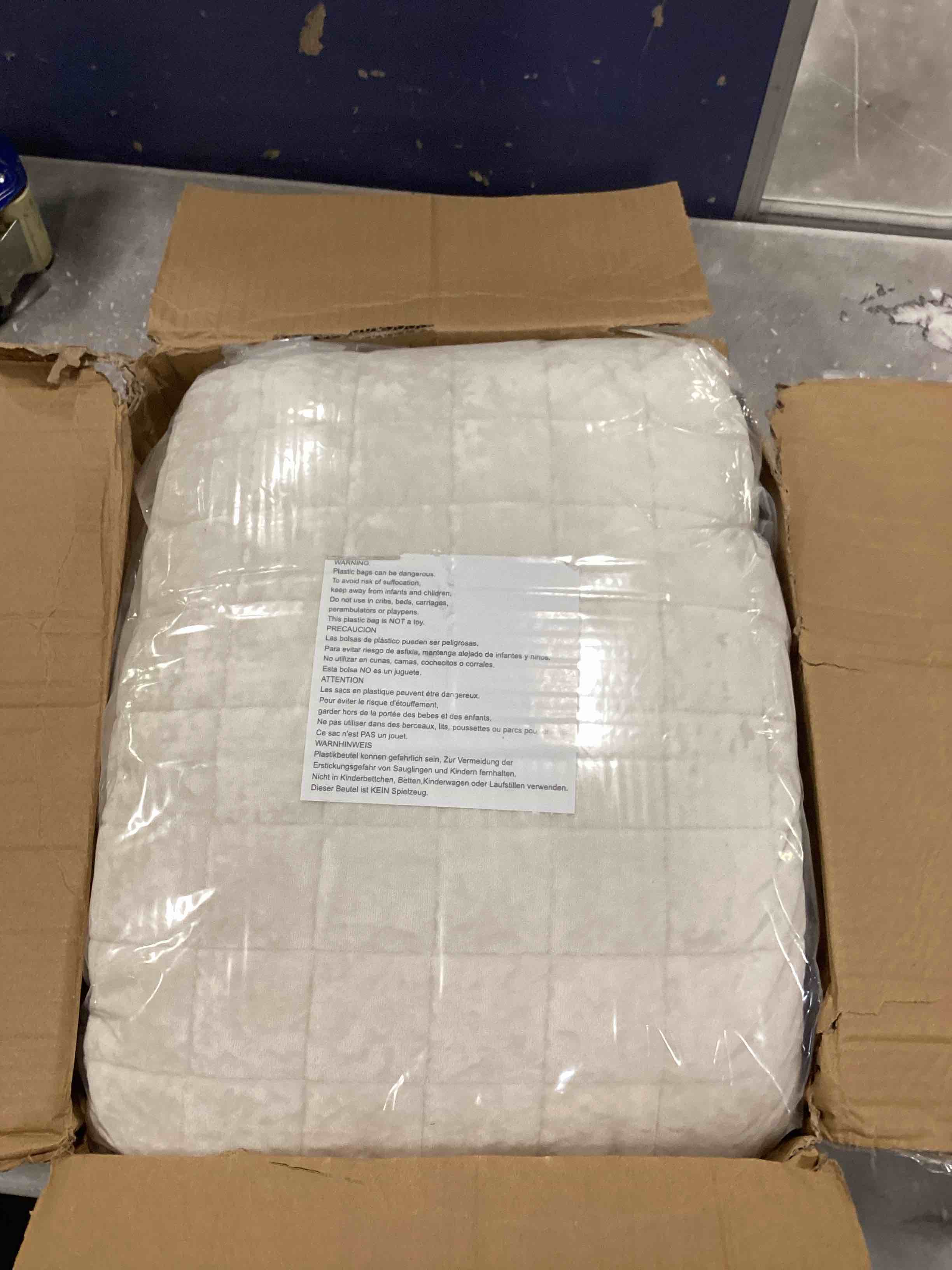 https://s3.amazonaws.com/lotting-images-prod/bidfta/PPE0067698_1723088270650.jpeg