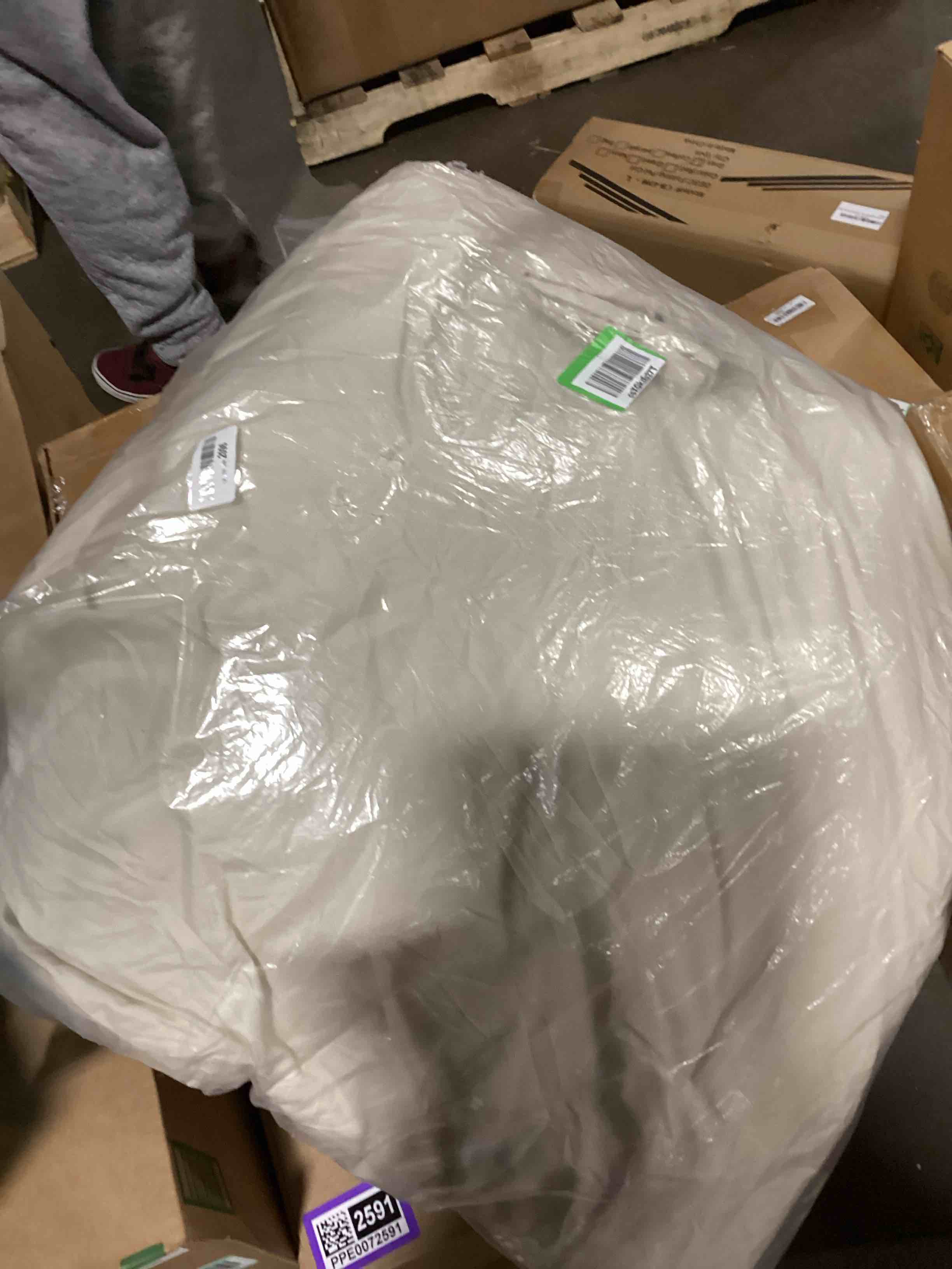 https://s3.amazonaws.com/lotting-images-prod/bidfta/PPE0072537_1729016744217.jpeg